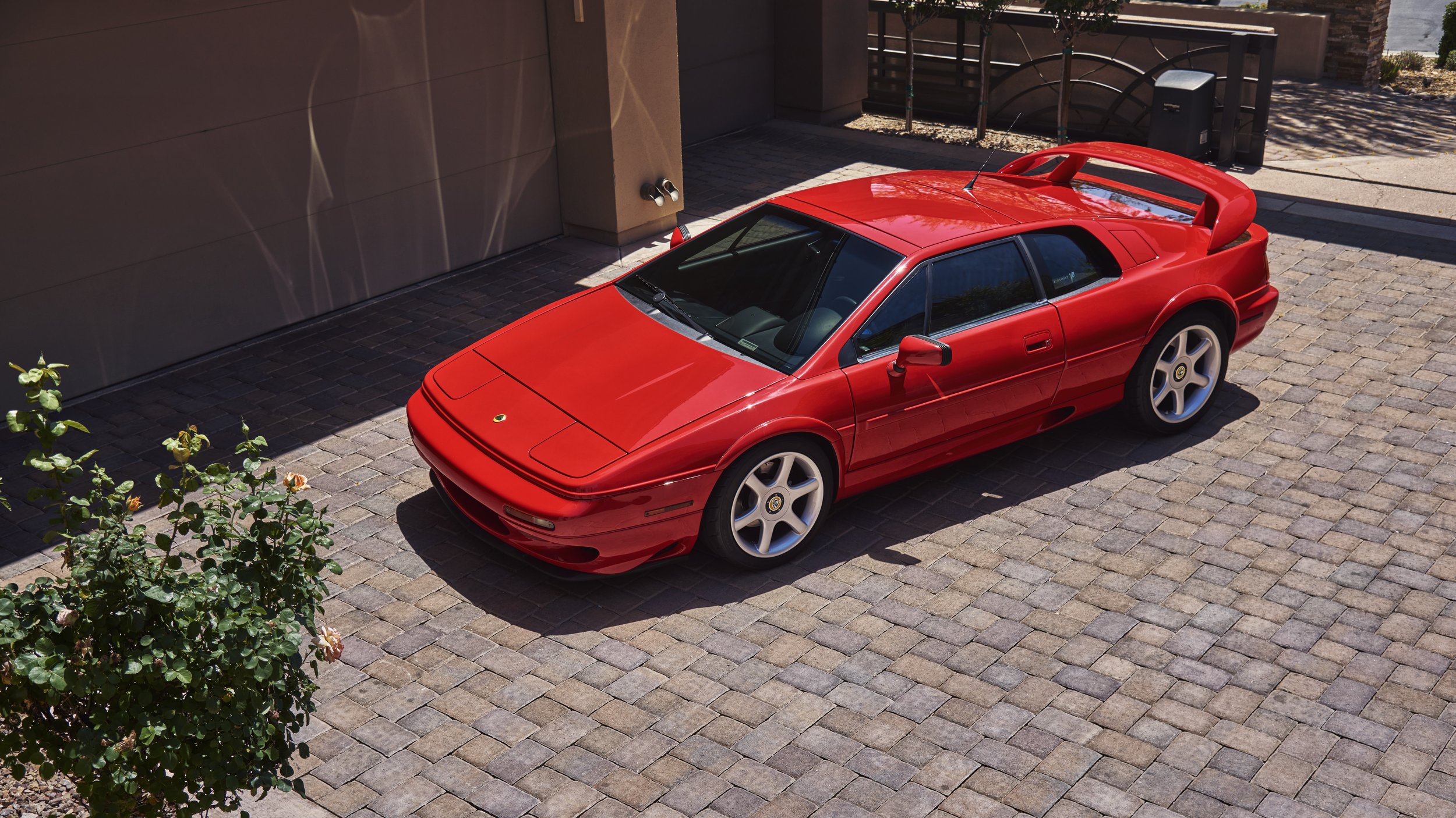 LOTUS_ESPRIT_V8TT_HERO_5.jpg