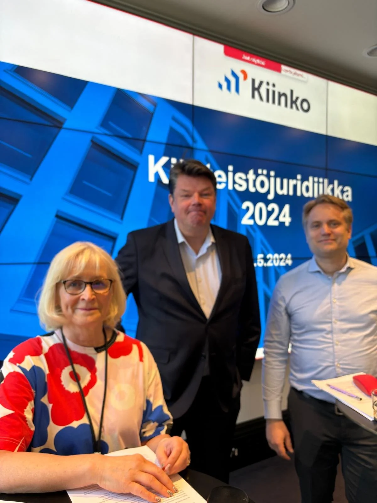 Vestran Helena, Raklin Mikko Somersalmi sekä Bird & Bird:in asianajaja Risto Sipilä Kiinkon Kiinteistöjuridiikka 2024-päivän keskustelutilaisuudessa