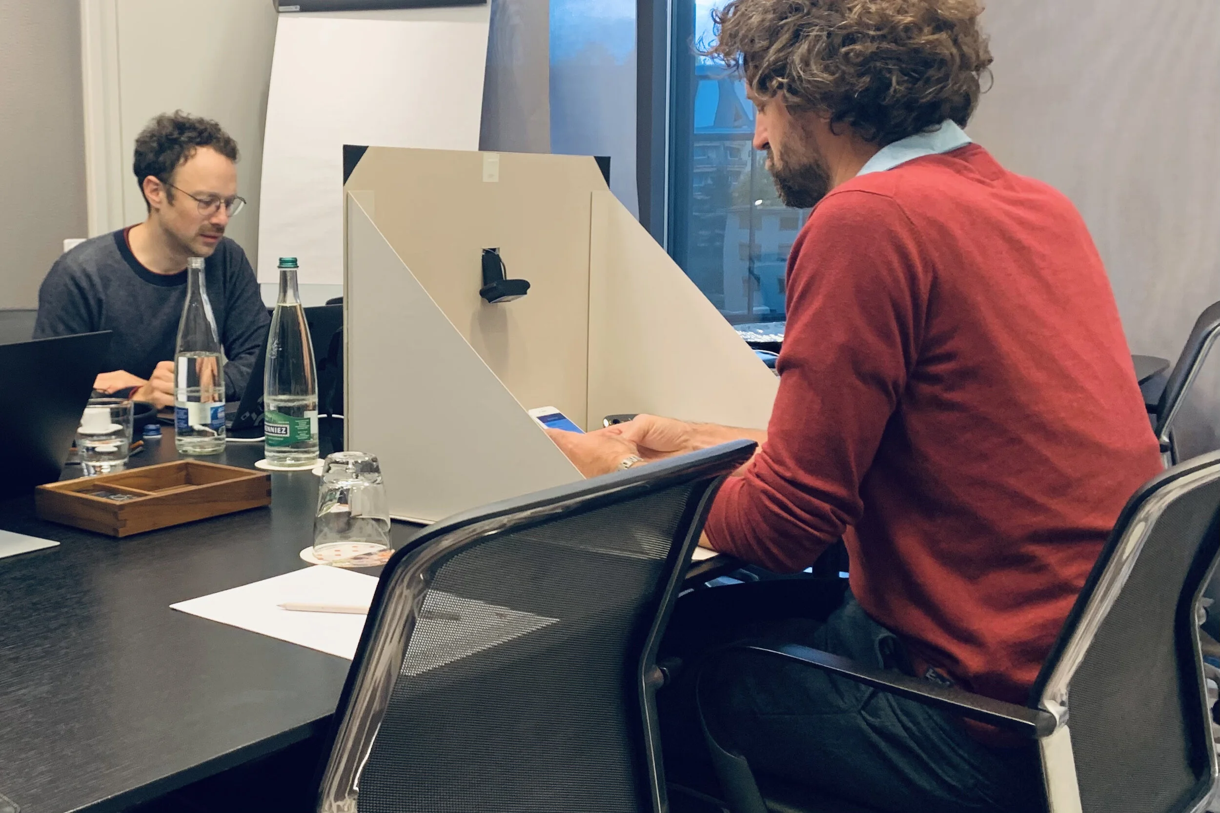 La preparazione dei test utente è in pieno svolgimento. Due telecamere riprendono l'utente mentre utilizza l'app.