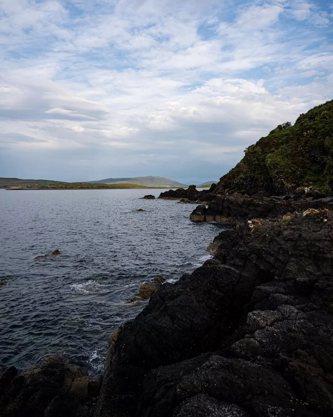 Shoreline scenes
.
. 
.
.
.
.
.
#isleofskye #landscapephotography #landscape #scotland #scottish #igscotland #scottishhighlands #thisisscotland #shore #coastline #crab #naturephotography #wildplaces #naturelovers #outdoortones #folkscenery #in2nature
