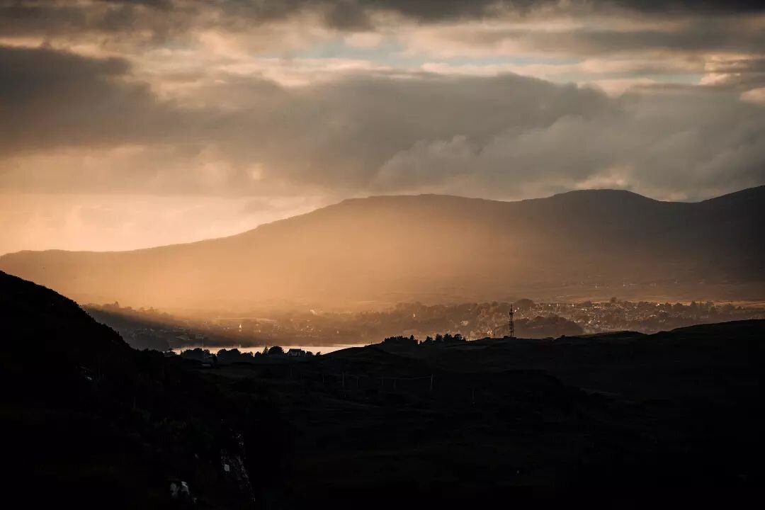 Sunset over Portree
.
.
.
.
.
#isleofskye #landscapephotography #landscape #scotland #scottish #igscotland #scottishhighlands #thisisscotland #wonderlustscotland #wildplaces #travelphotography #agameoftones #outdoortones #in2nature #flashesofdelight 