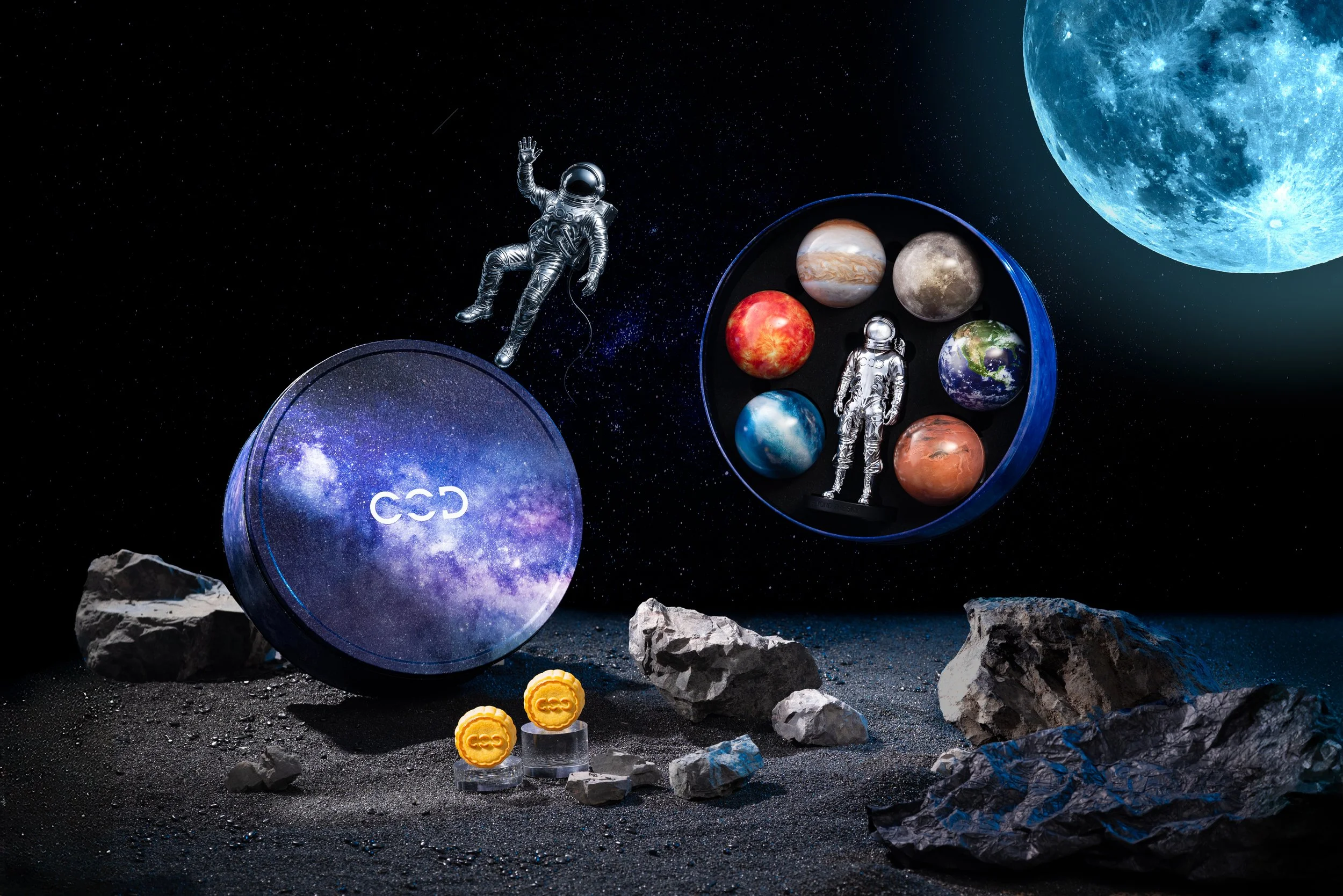 Inspired by the vast universe, City of Dreams Mid-Autumn Mooncake Gift Set reimagines tradition through a cosmic narrative, transforming classic mooncakes into a contemporary journey of space exploration.