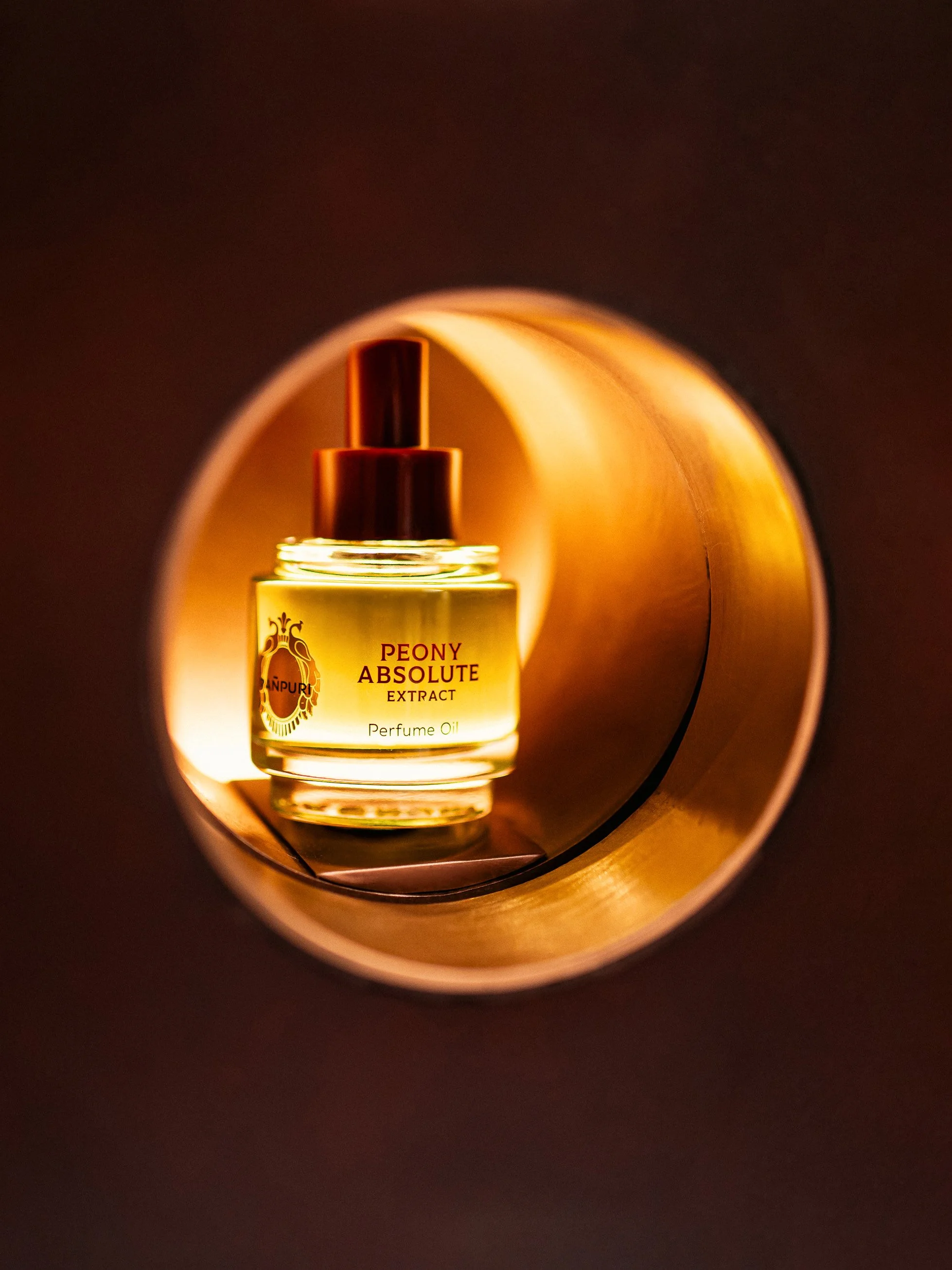 PAÑPURI Peony Absolute fragrance product photography at PAÑPURI The Venetian Macau flagship boutique in Macau. Luxury fragrance retail environment and brand launch event photography.

PAÑPURI 牡丹香氛產品攝影，拍攝於澳門威尼斯人 PAÑPURI 旗艦店。澳門品牌活動攝影與零售空間攝影。