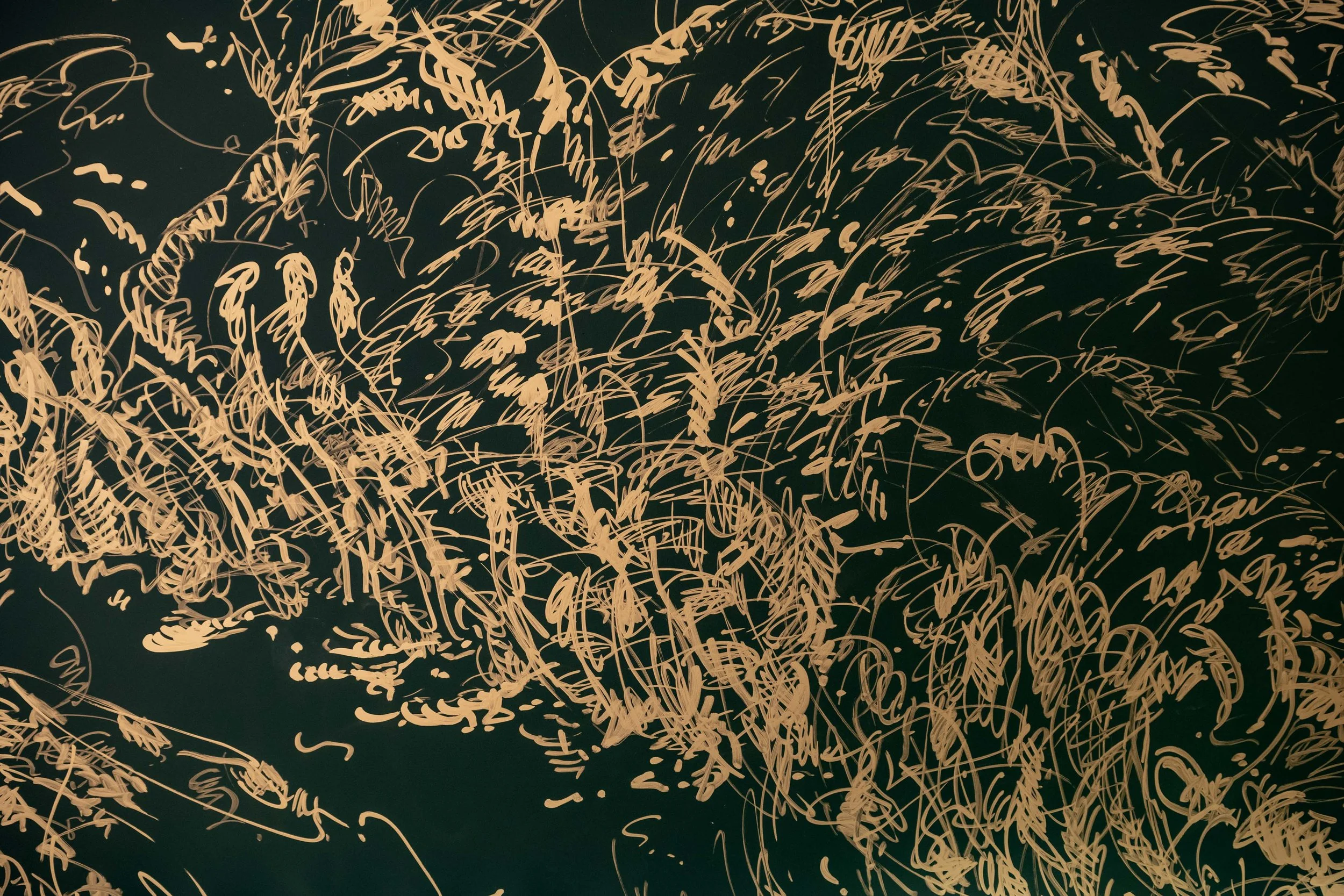 Graphic wall detail

Hand-drawn style wall graphic detail inside the Diptyque boutique, adding texture and visual rhythm to the space.
店內牆面藝術線條細節，為空間增添層次與視覺節奏。