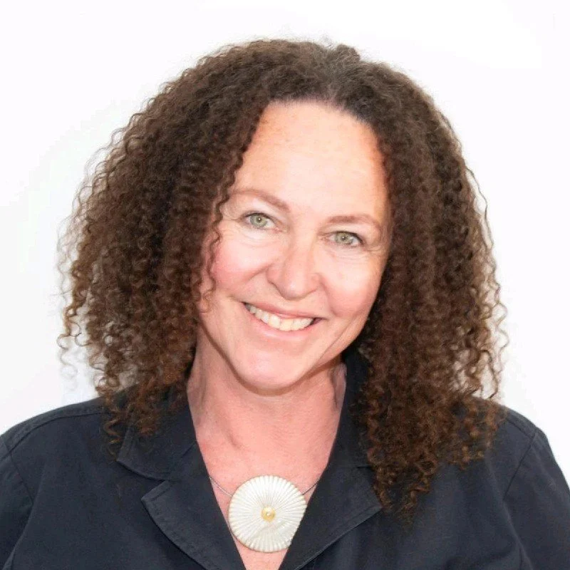 Portrait of Wānaka photographer Fiona Tomlinson