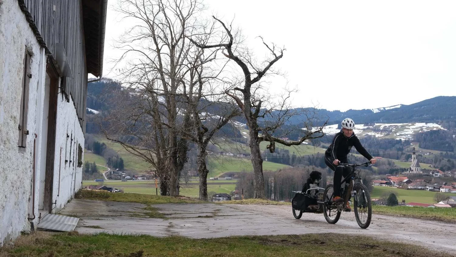 Graveltouren_zwischen_Chiemgau_Berchtesgadener_und_Salzburger_Land_mit_Hund_und_Anhnger_tour_1.jpg