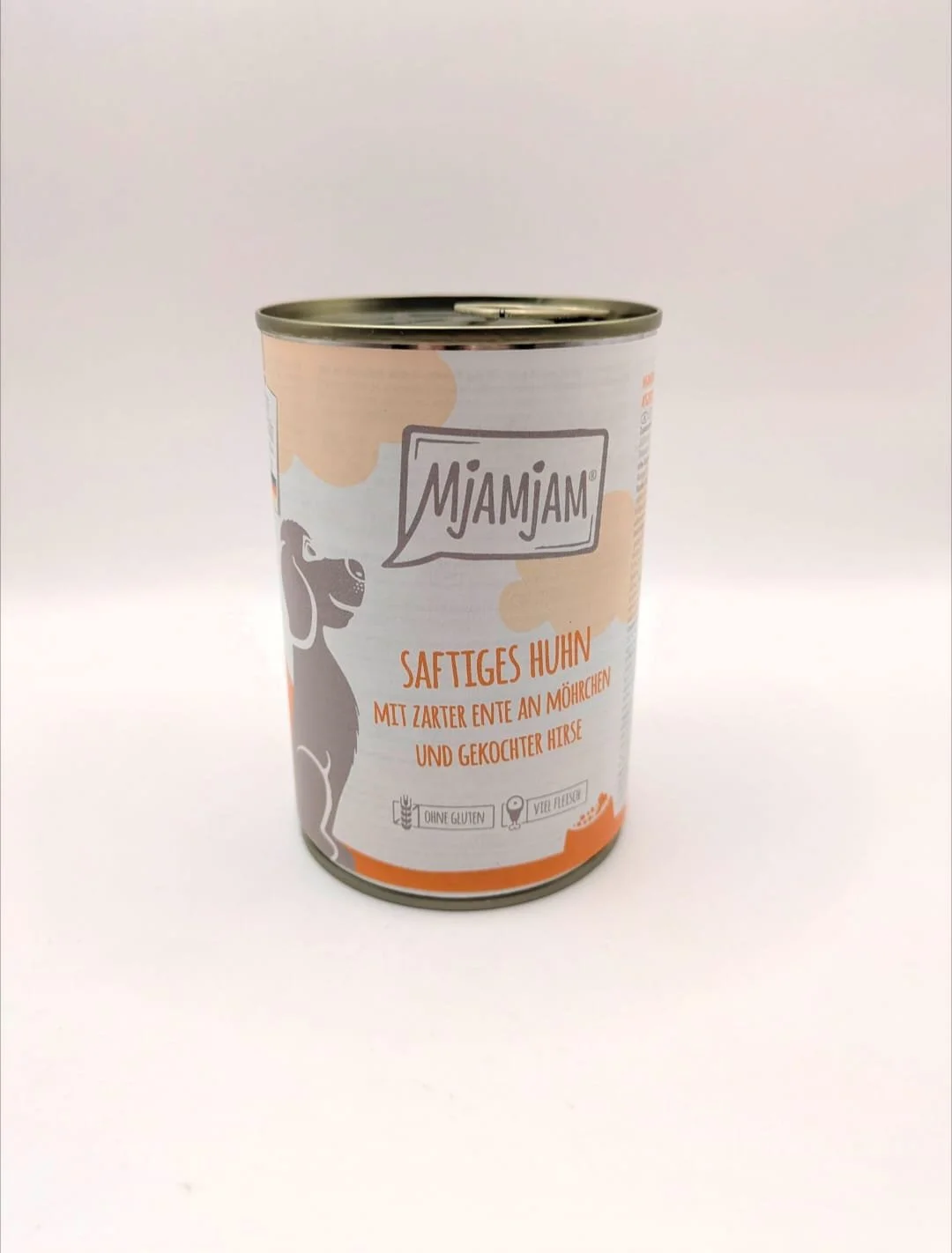 Pollo jugoso con pato tierno, zanahoria y mijo cocido