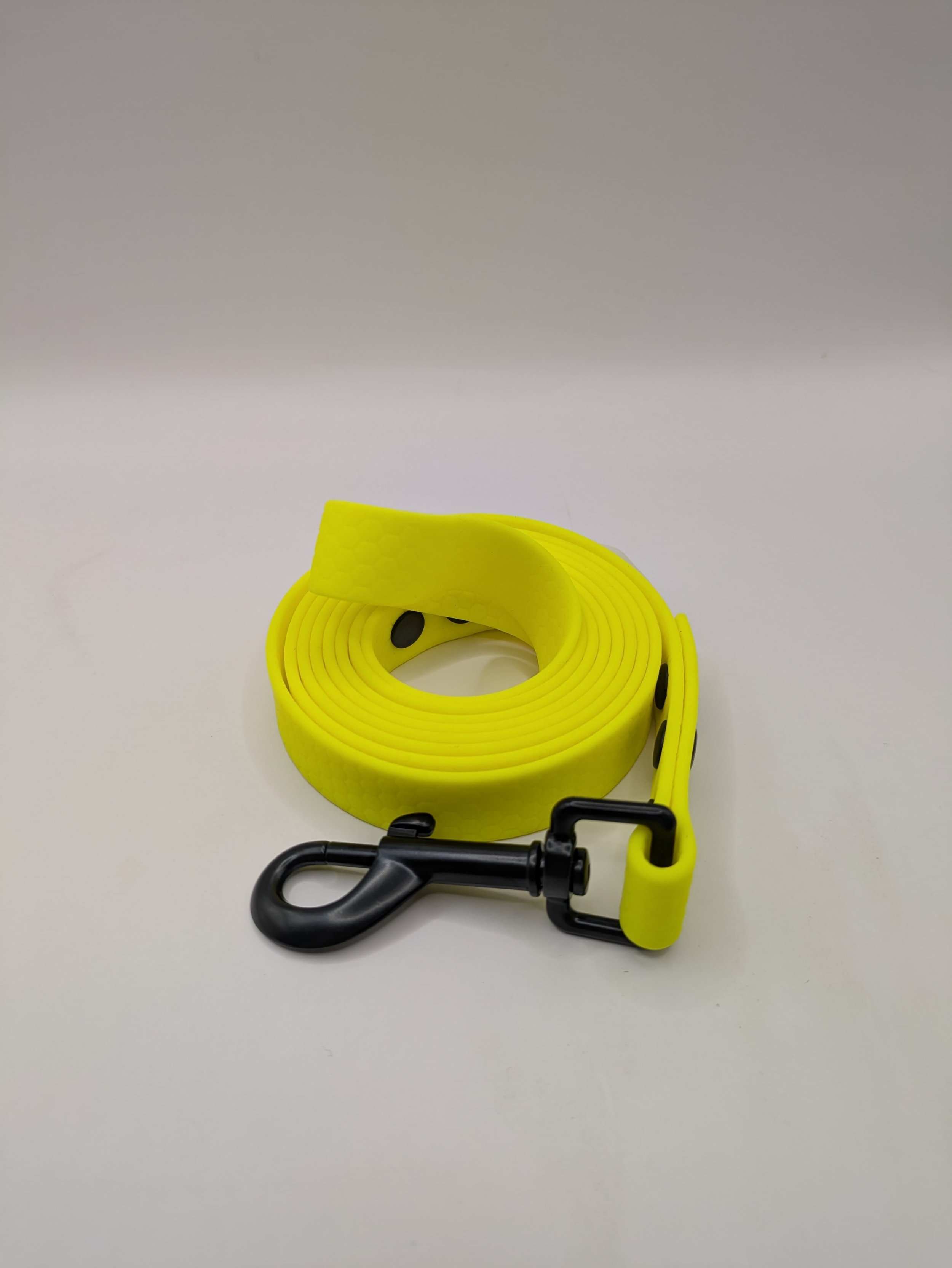 amarillo mano.jpg