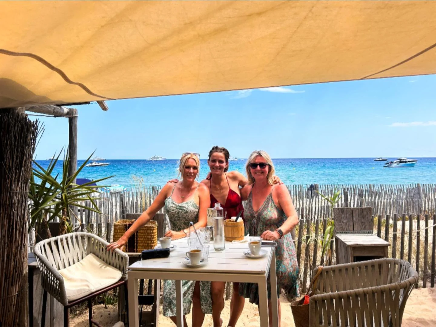 Thanks to Francesca and Charlotte for spending the day at the beach with me yesterday. I love the sea and the boats and Kelly loved it so, so it really helped me!

Thanks to all of your numerous messages, I read each one and I am so thankful to you a