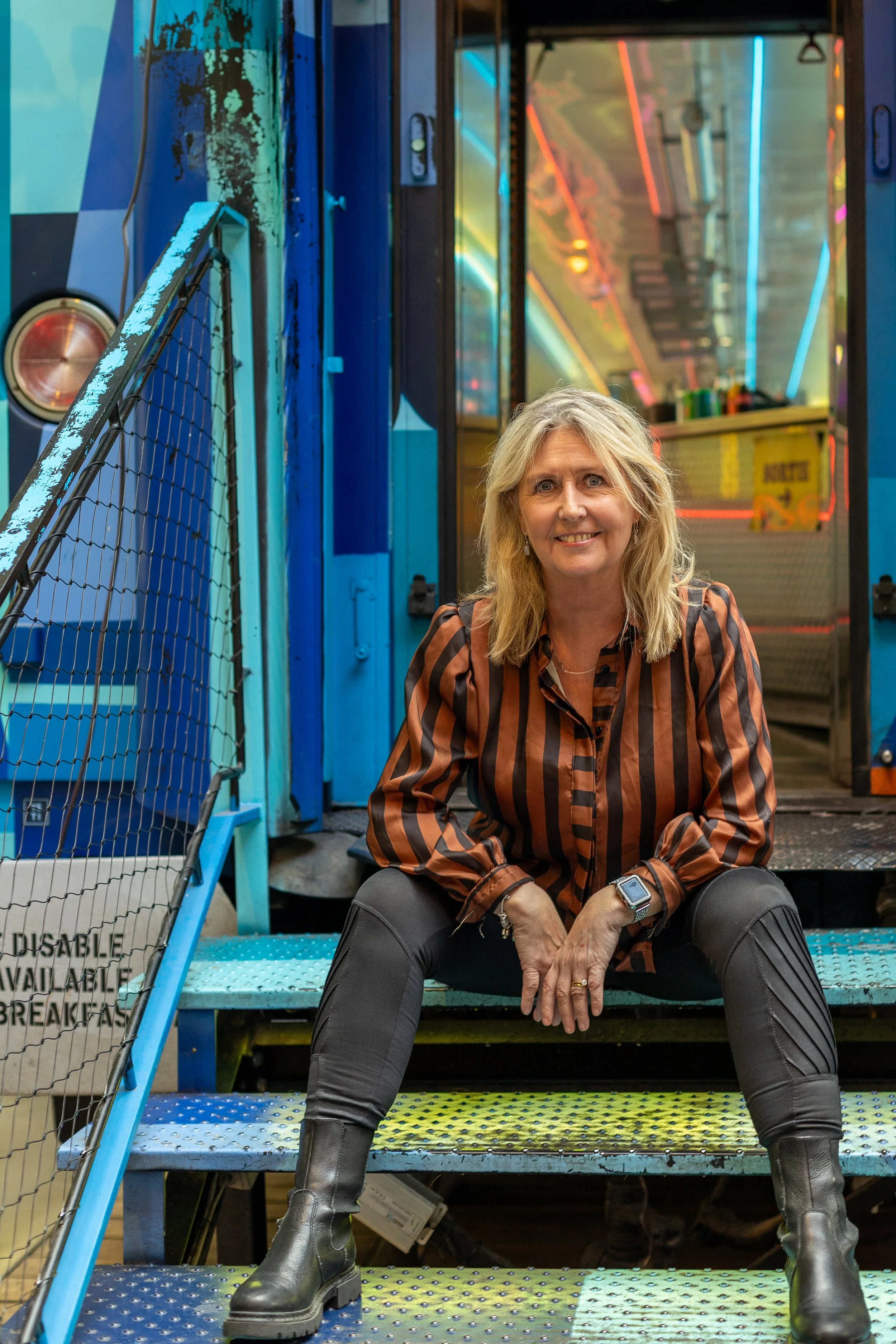 Della Phillips Professional British Voicevoer Artist Talent Actor