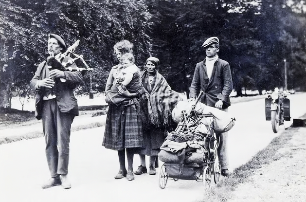 Pearl-fishers, Quinie, and the Carrier Bag Theory of Fiction