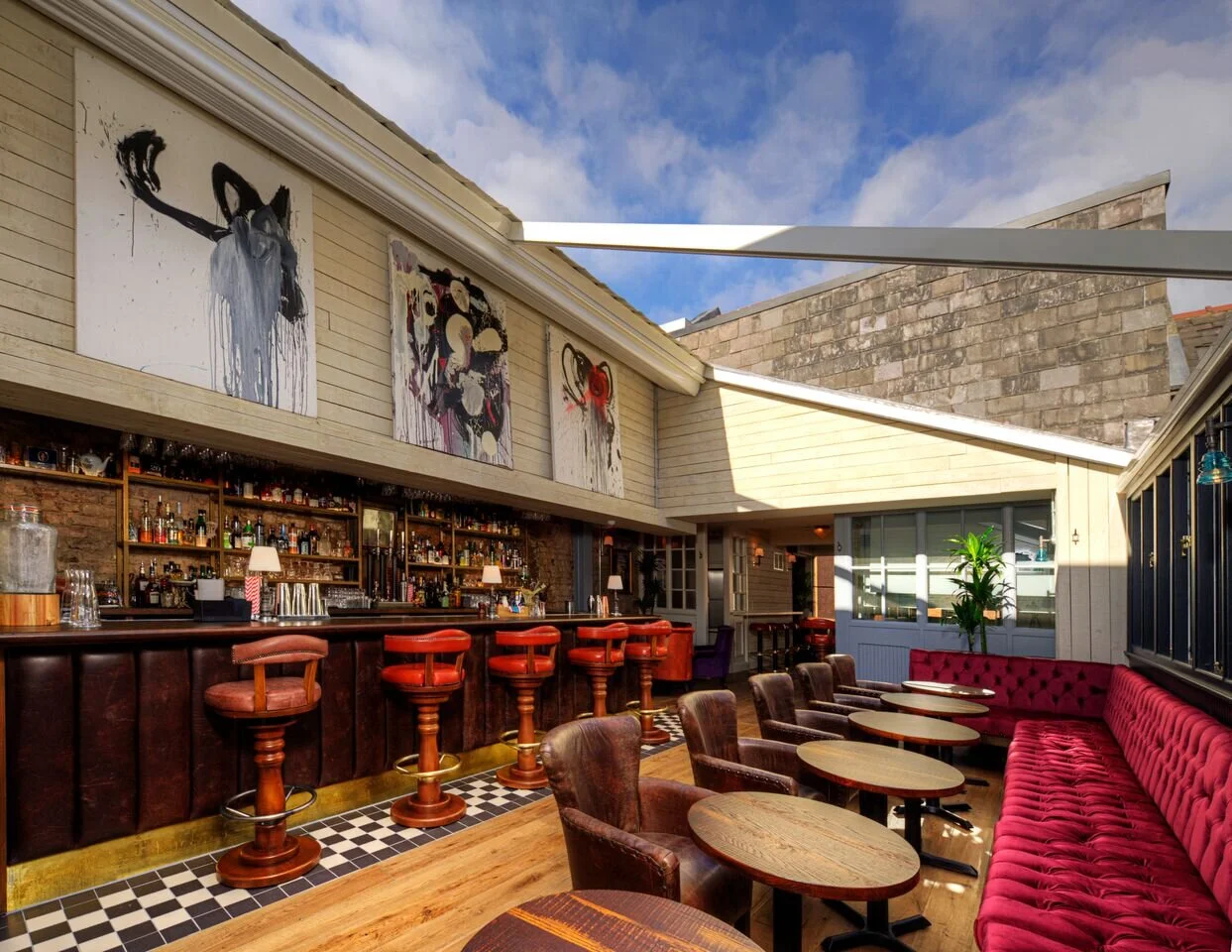 El Gato Negro, Manchester