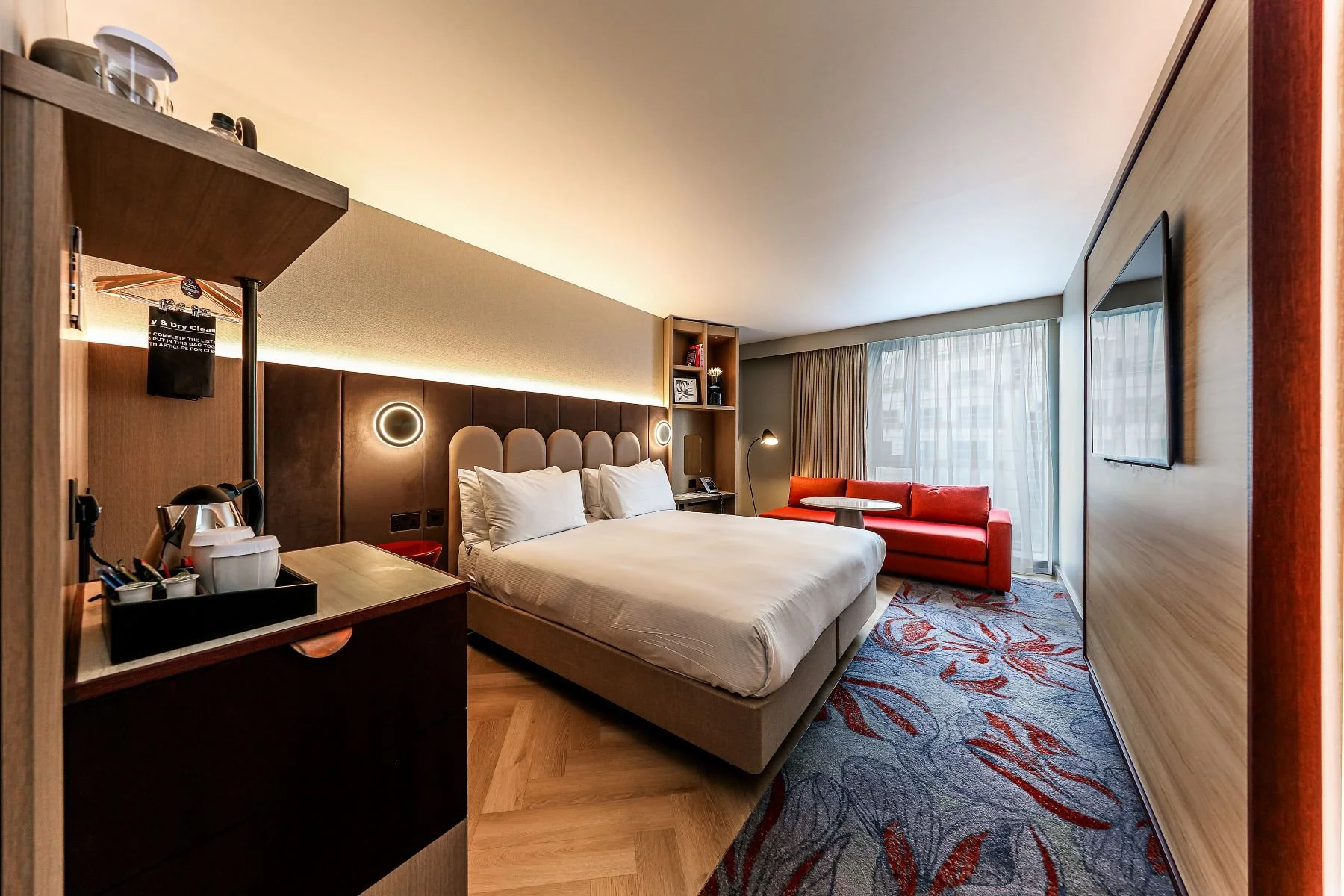 large bedroom at Doubletree by Hilton hotel refurb medlock