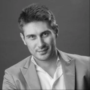 Black and white image of Mano Manov