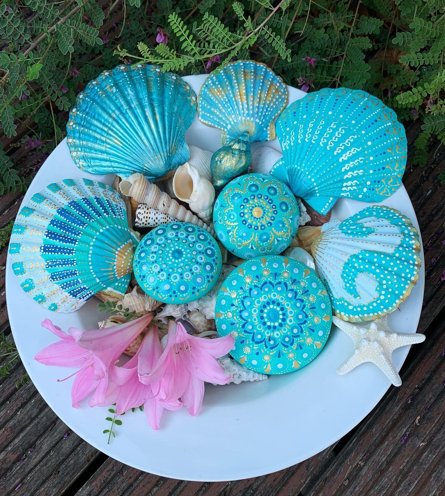 Here&rsquo;s a plate of turquoise, with a serving of our Jersey Lilies on the side ! 🌸 . Happy Friday everyone, enjoy the bank holiday weekend😊