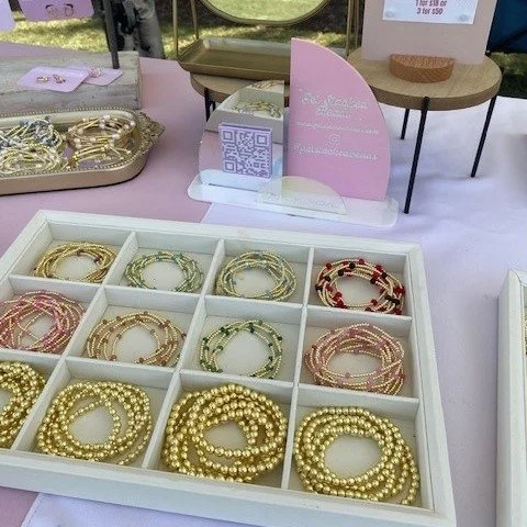 🎄 Sundays are for shopping HOLIDAY style! 🎁
Join us at the Holiday Shop, Sip &amp; Stroll on The Green for a festive afternoon of fun, food, and holiday cheer! It's Sunday, November 9th, 1 - 5PM. 

✨ Here&rsquo;s what&rsquo;s happening:
🎅 Free pho