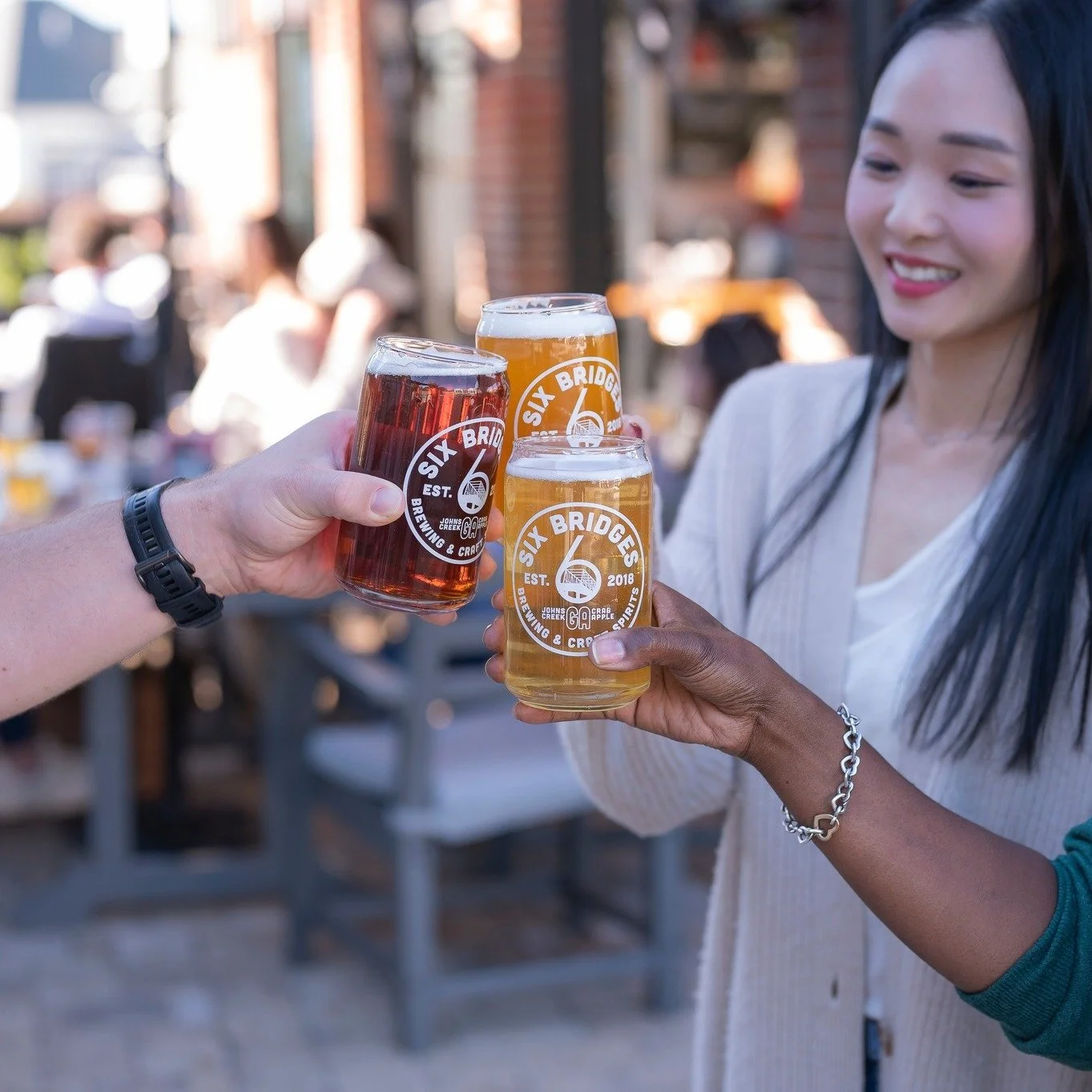 CHEERS to the weekend with your favorite brew from @sixbridgescrabapple!  Join your friends on the patio, grab a beer and some BBQ from @spicedrightcrabapple! Live music tonight with Austin Walls 6PM.

📸: Katya Vilchyk, Atlanta Brand Photographer