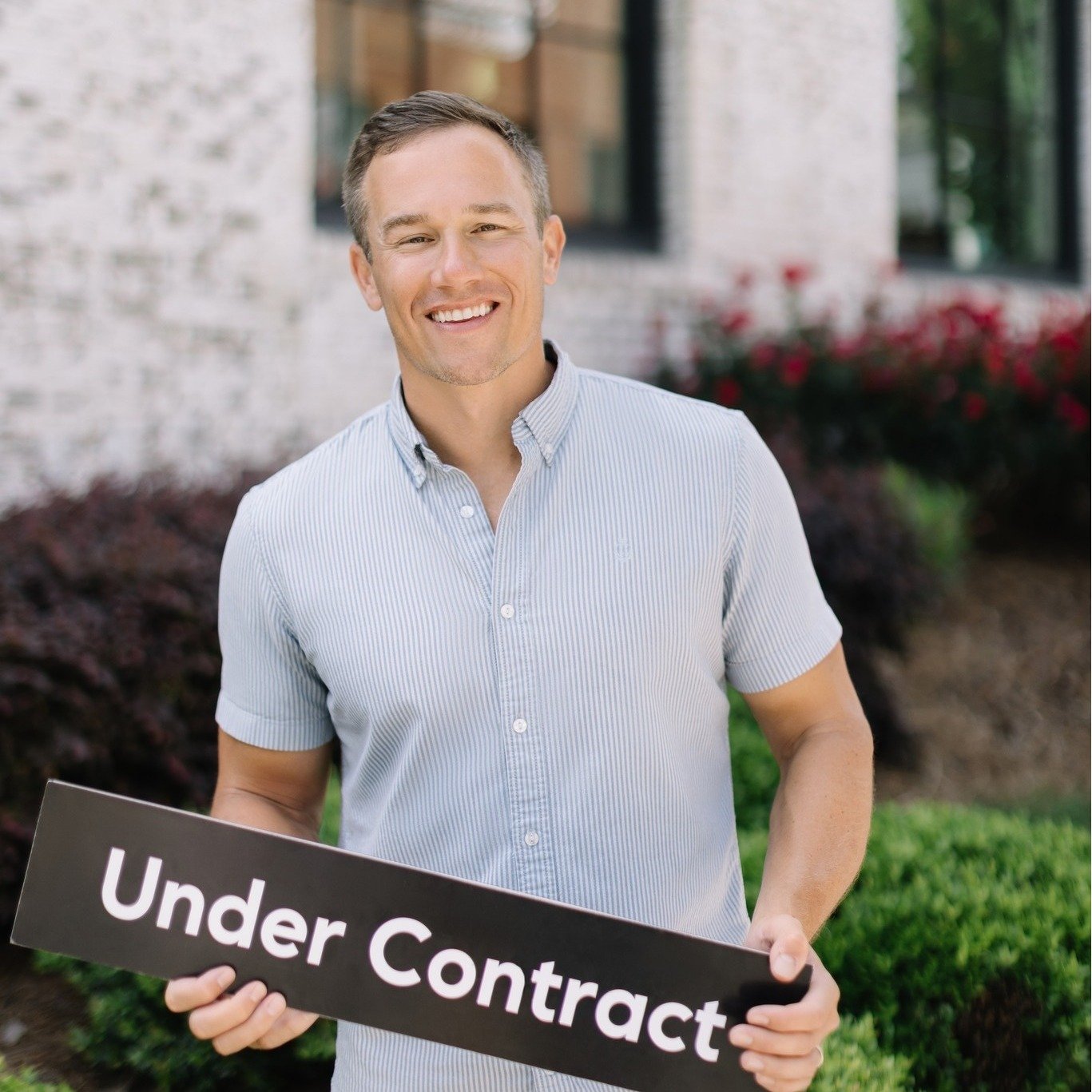 🌟Community Partner Spotlight🌟
We are so thankful to the Brad Poole Group for their support as a community partner with Crabapple Market! We appreciate their partnership as the presenting sponsor for the Games on The Green during Crabapple Fest. 
🌟