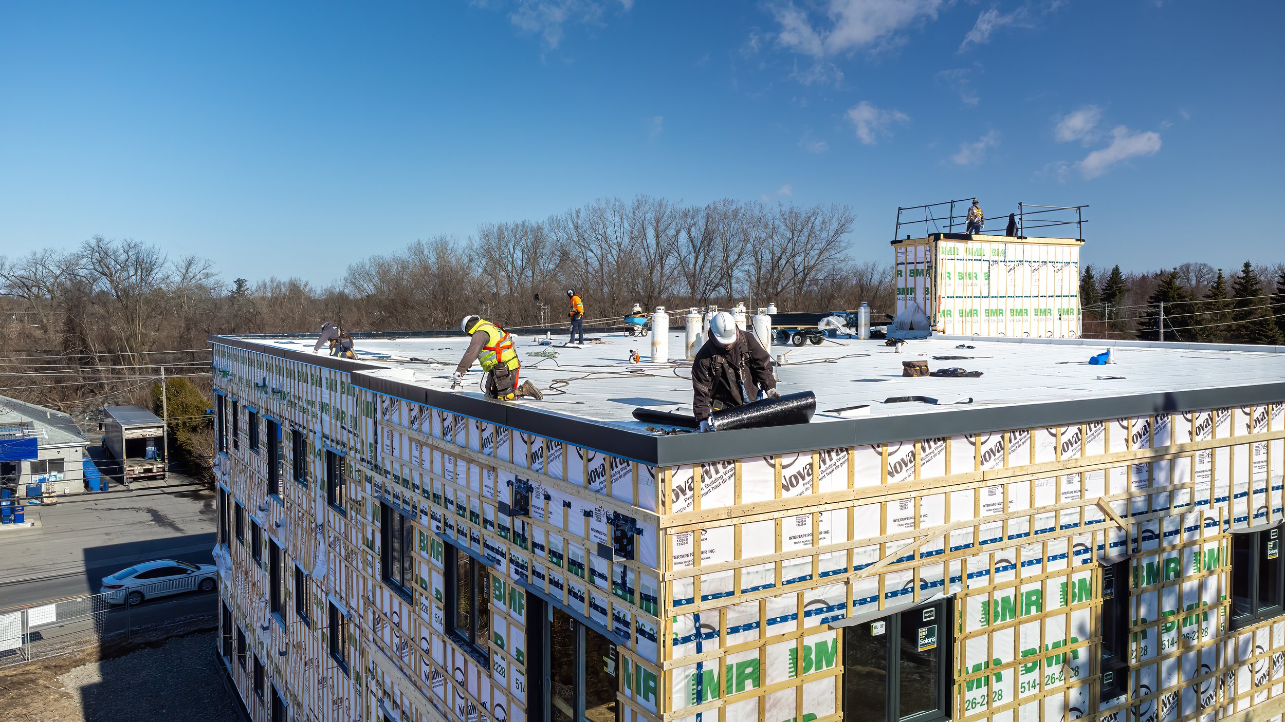 Groupe-ouvriers-toiture-chantier-skan3d