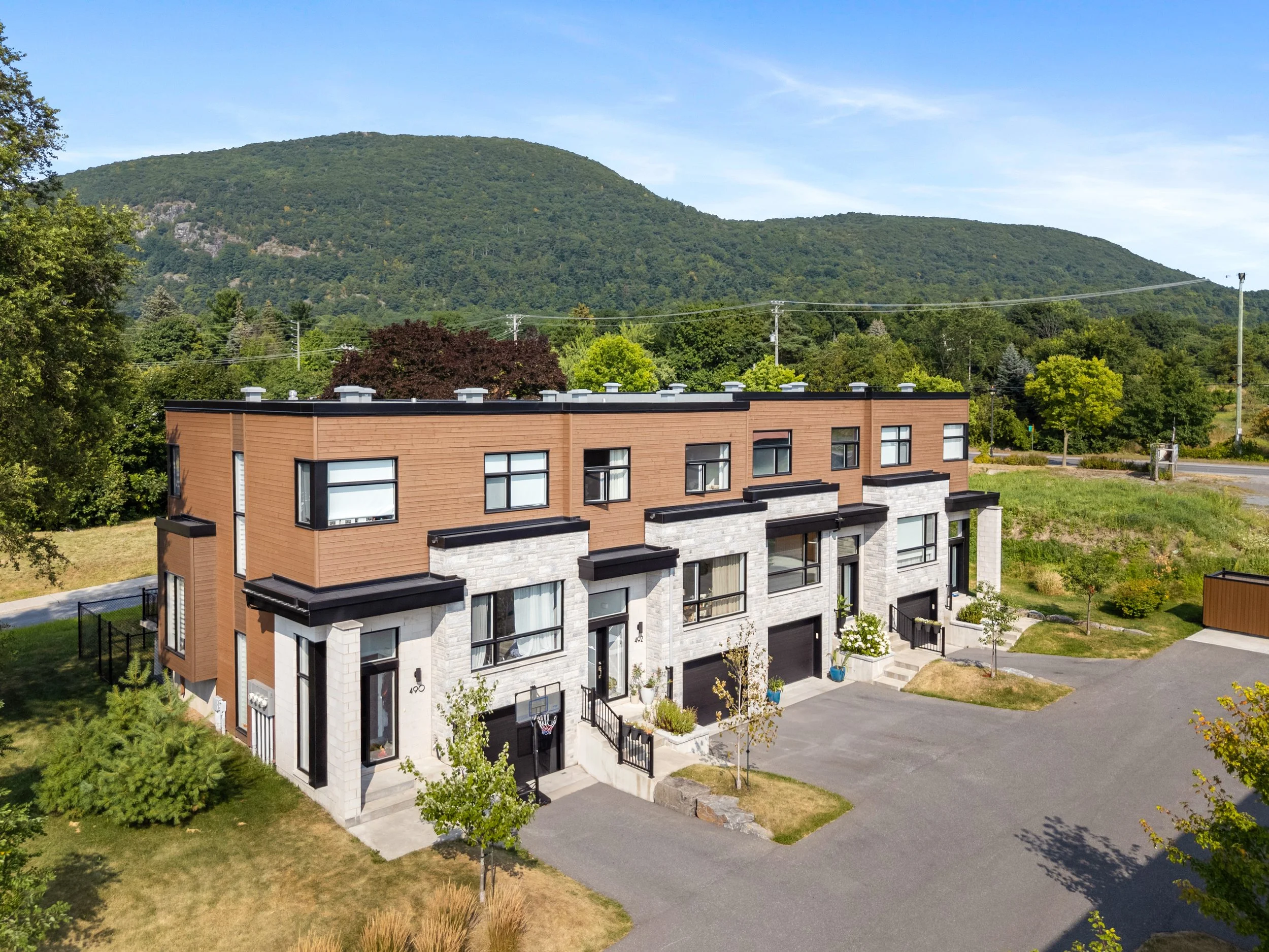 01_494 Rue des Groseillers, Otterburn Park, QC.jpg