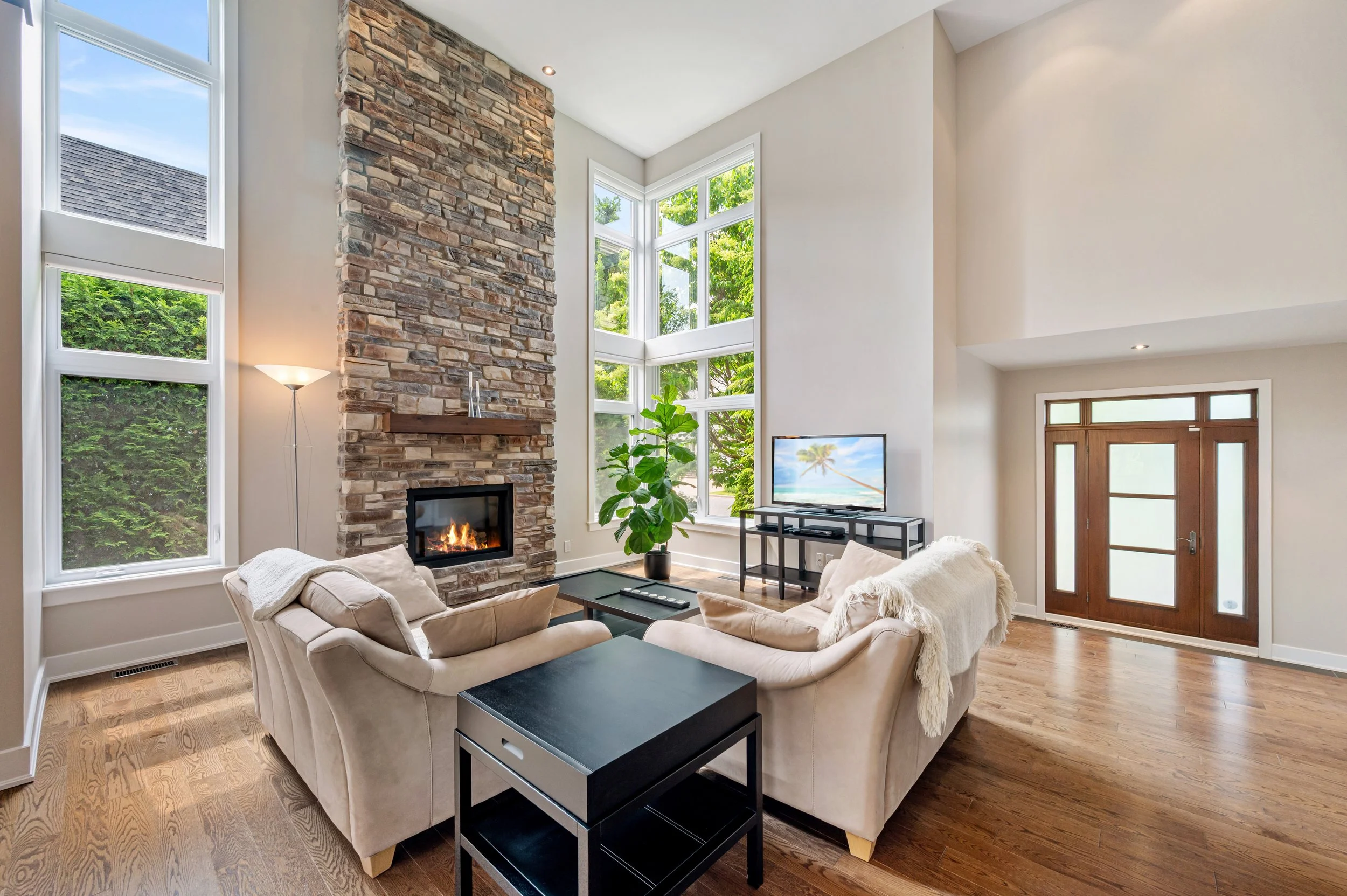 04_723 Rue des Passerins, Mont-Saint-Hilaire, QC.jpg