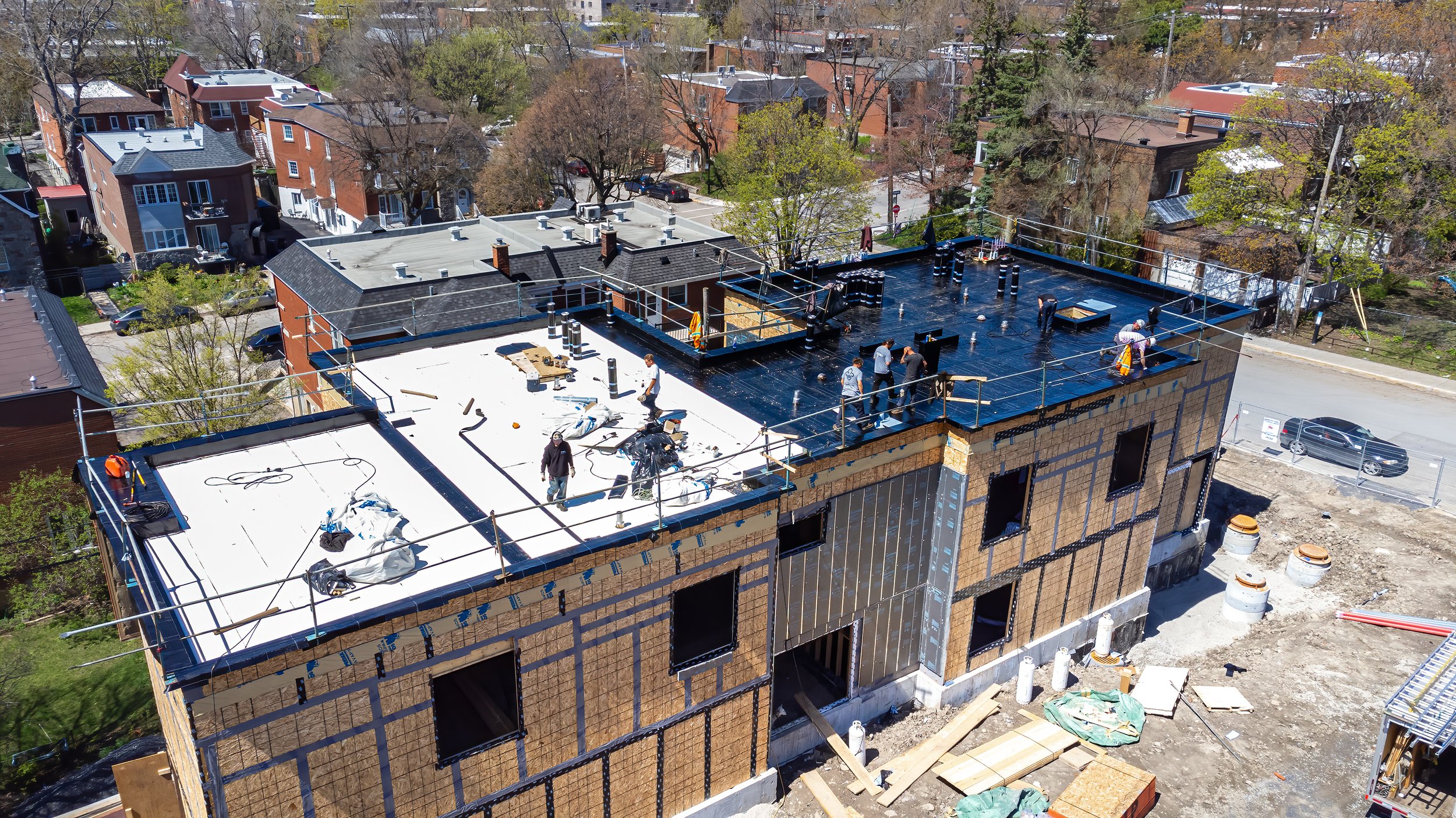 Video-reels-chantier-toiture-Montreal