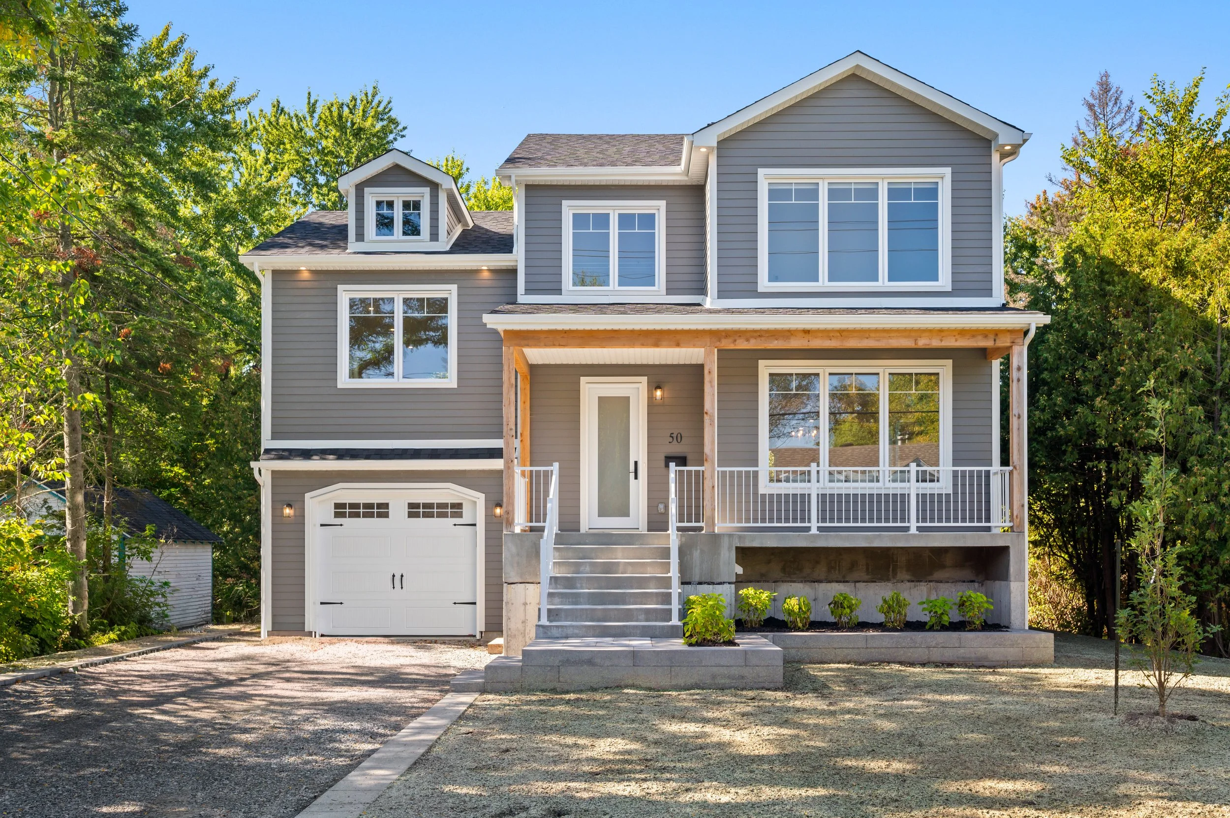 01_50 Rue Eleanor, Otterburn Park, QC.jpg