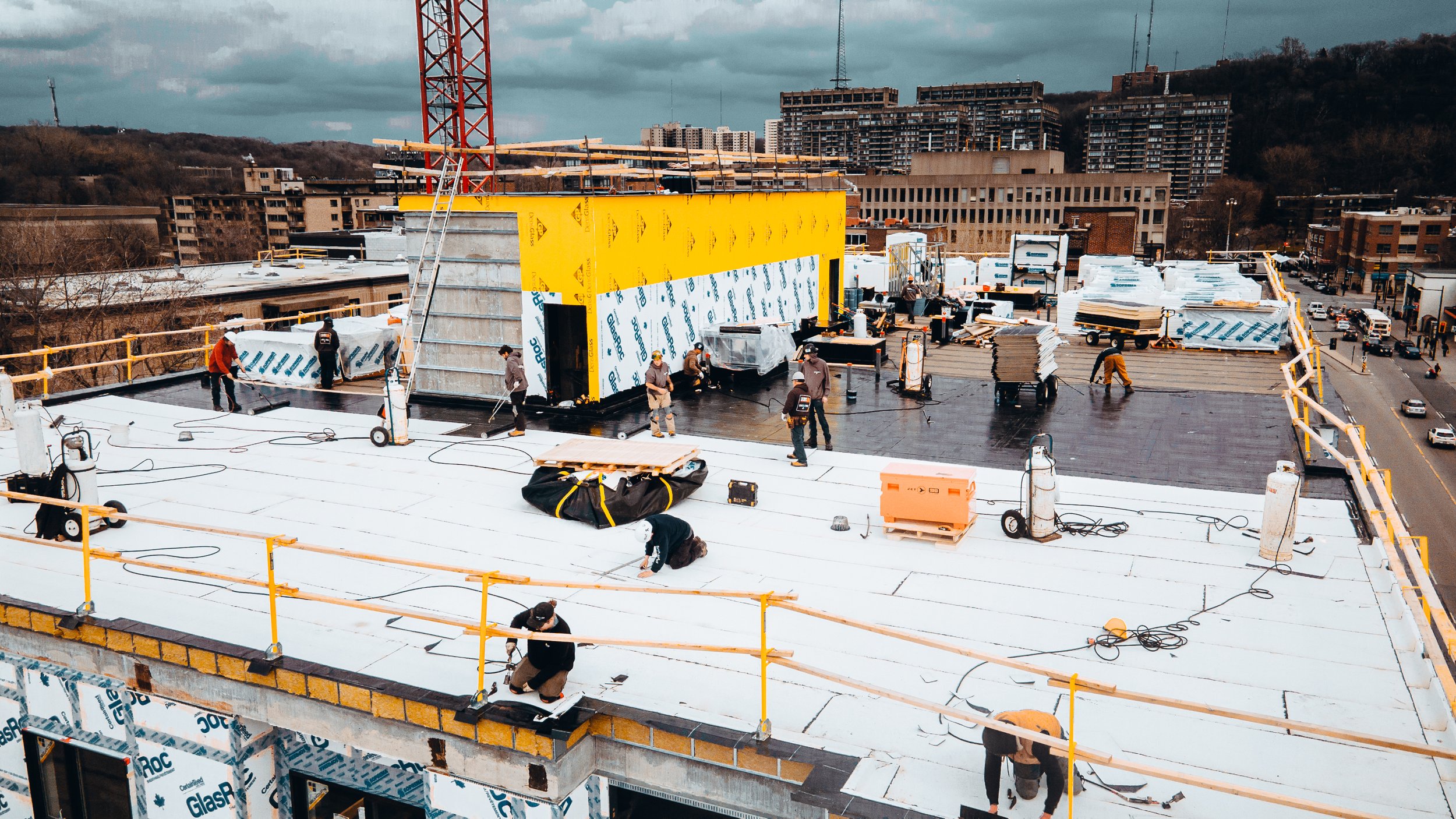 Main-doeuvre-action-ouvriers-construction-Montreal