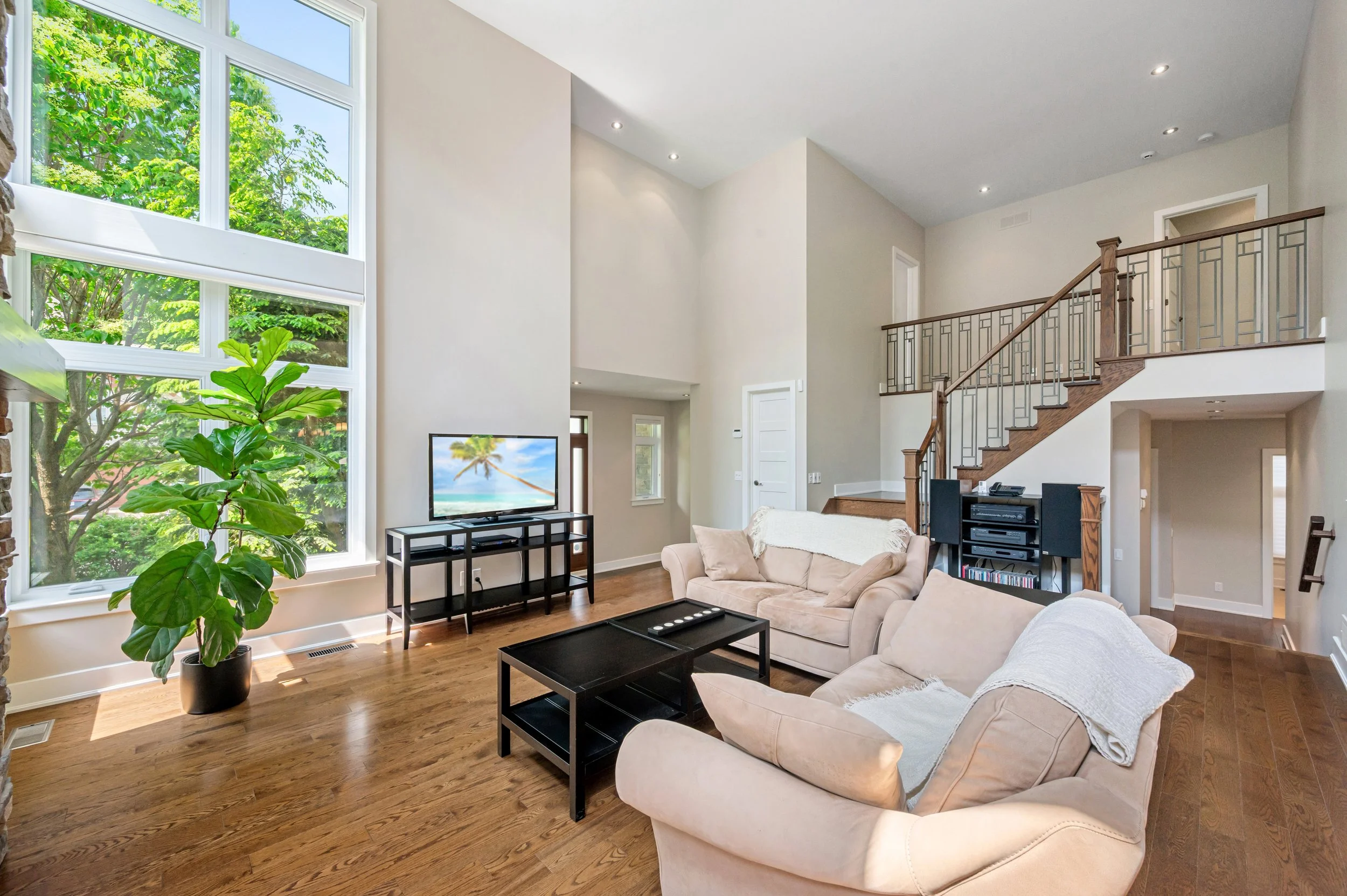 06_723 Rue des Passerins, Mont-Saint-Hilaire, QC.jpg