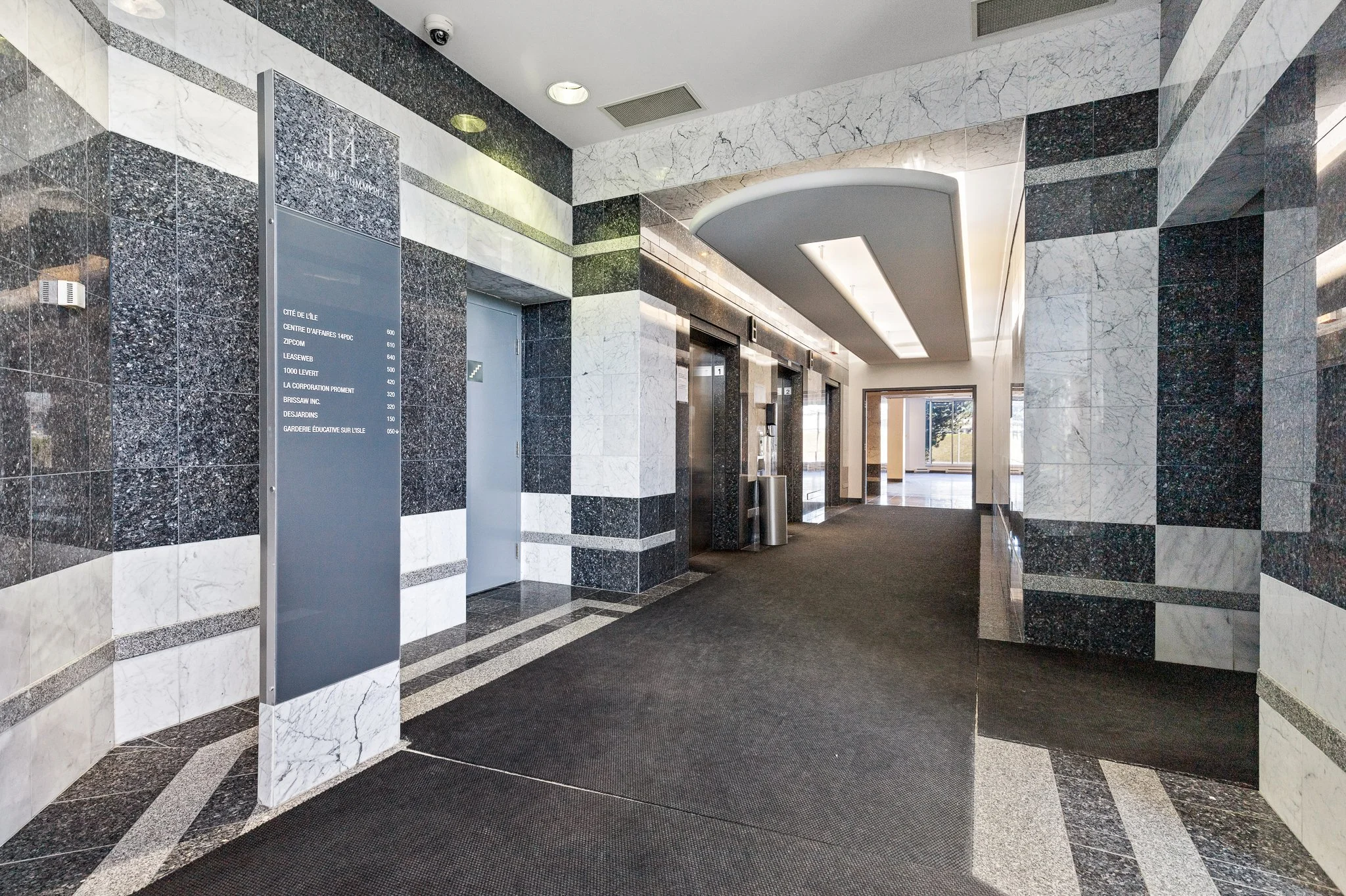 10_14 Pl. du Commerce, Verdun.jpg