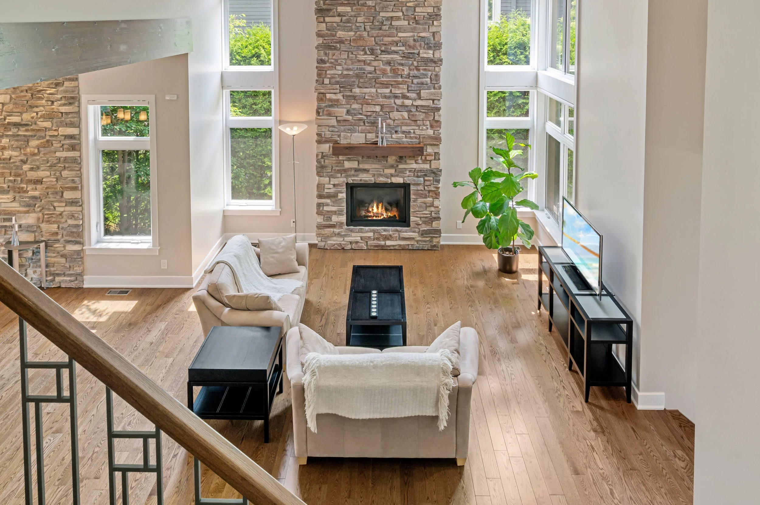 25_723 Rue des Passerins, Mont-Saint-Hilaire, QC.jpg