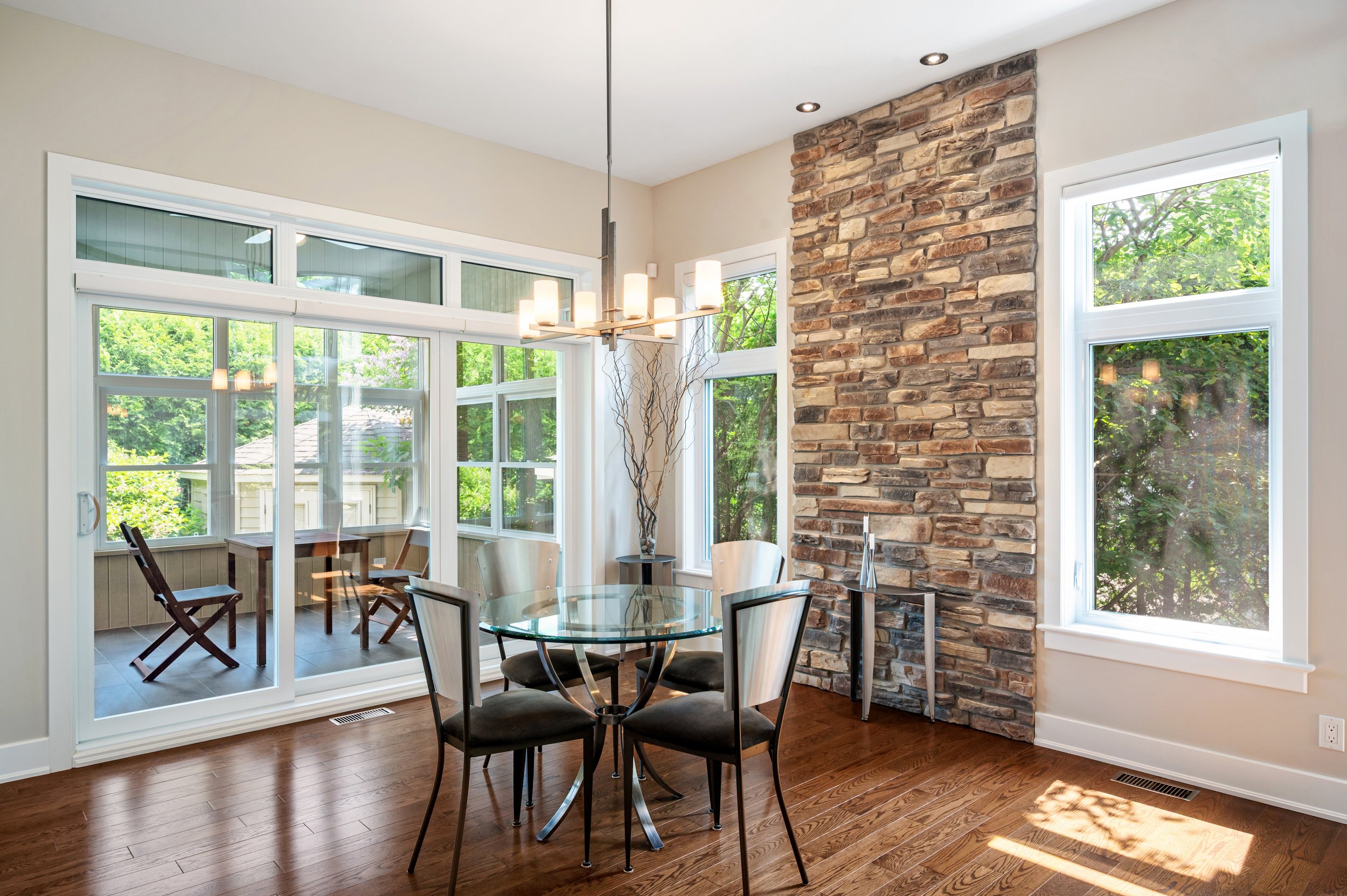 08_723 Rue des Passerins, Mont-Saint-Hilaire, QC.jpg