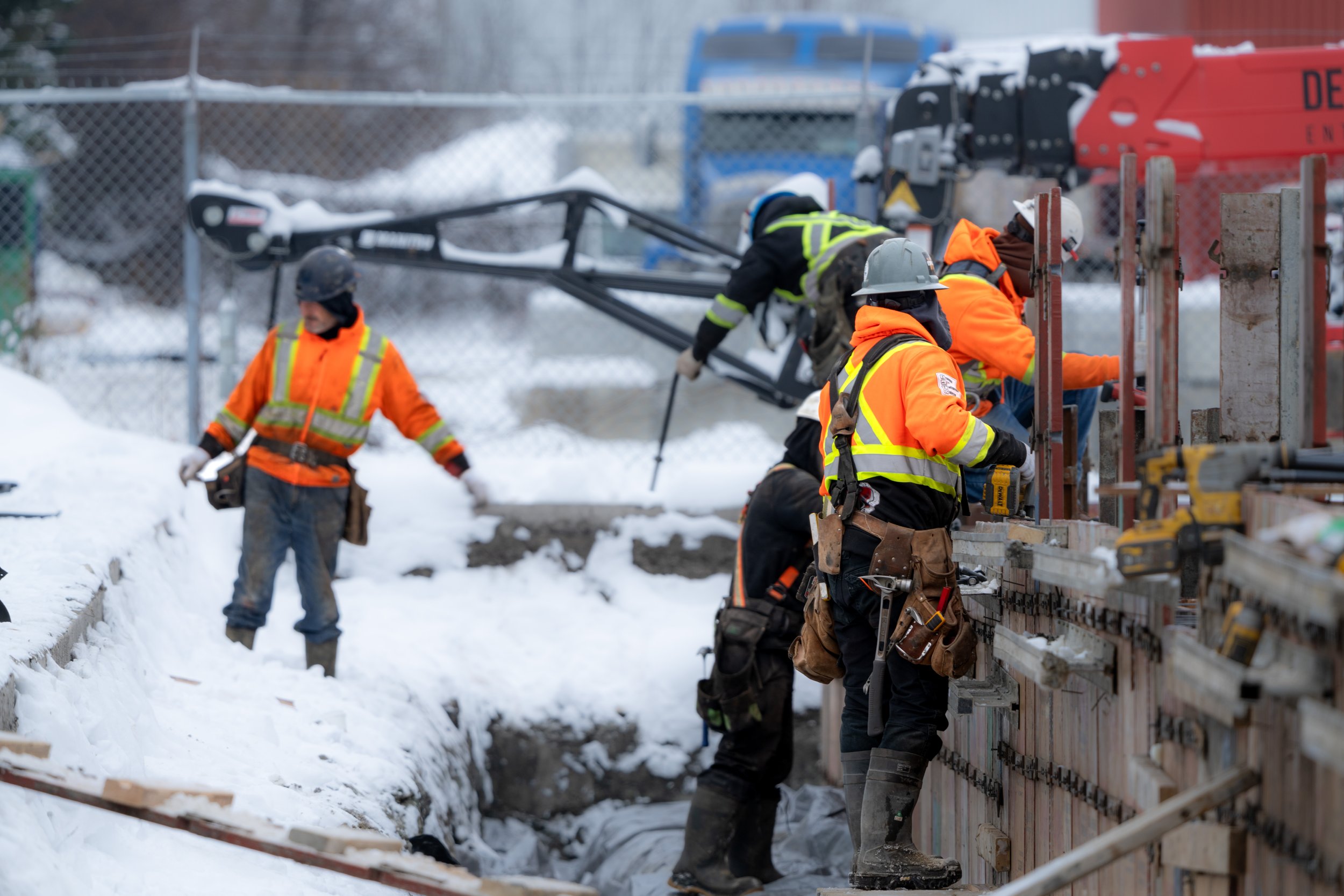 Main-doeuvre-action-ouvriers-construction-Montreal