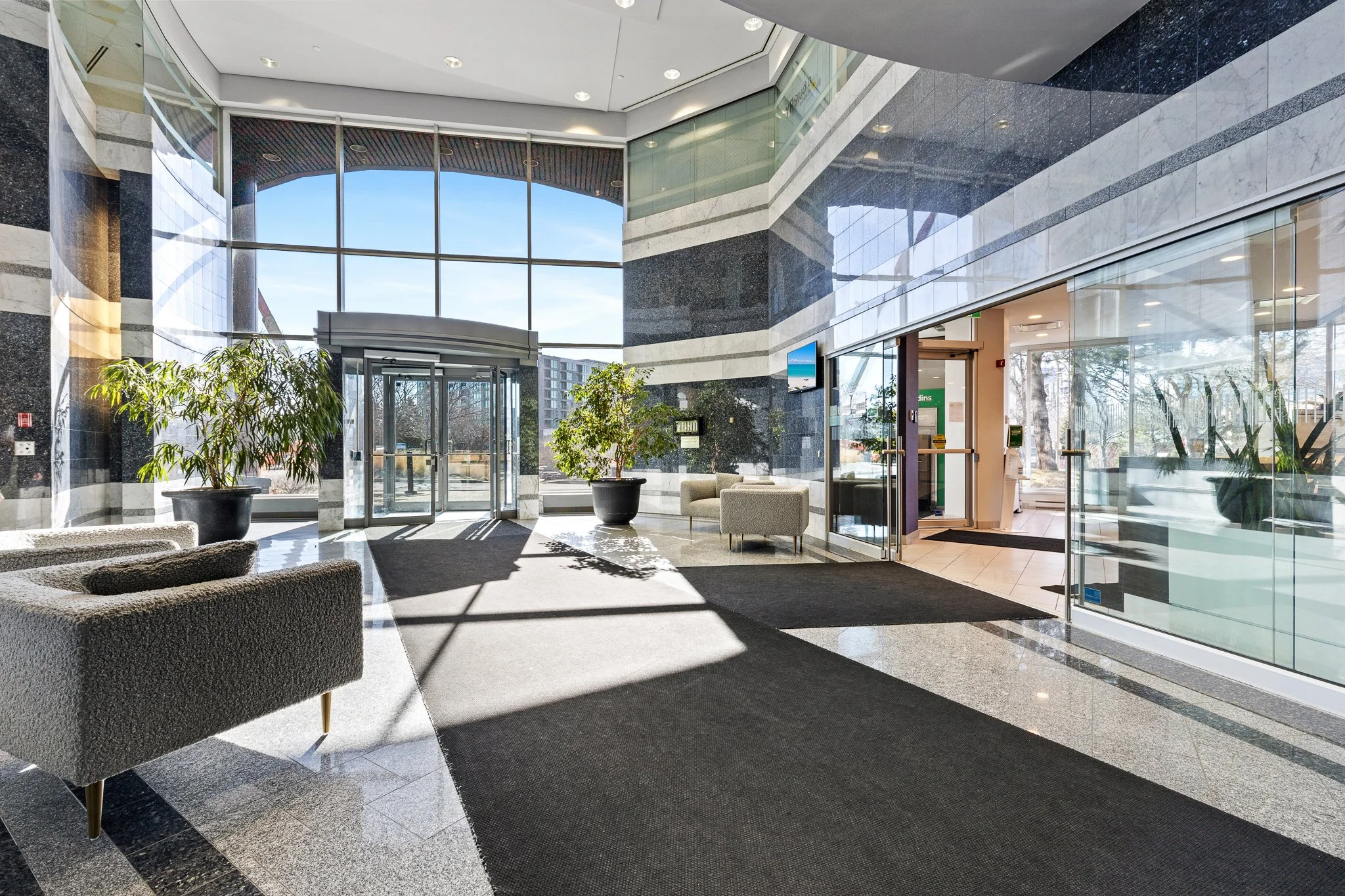 05_14 Pl. du Commerce, Verdun.jpg