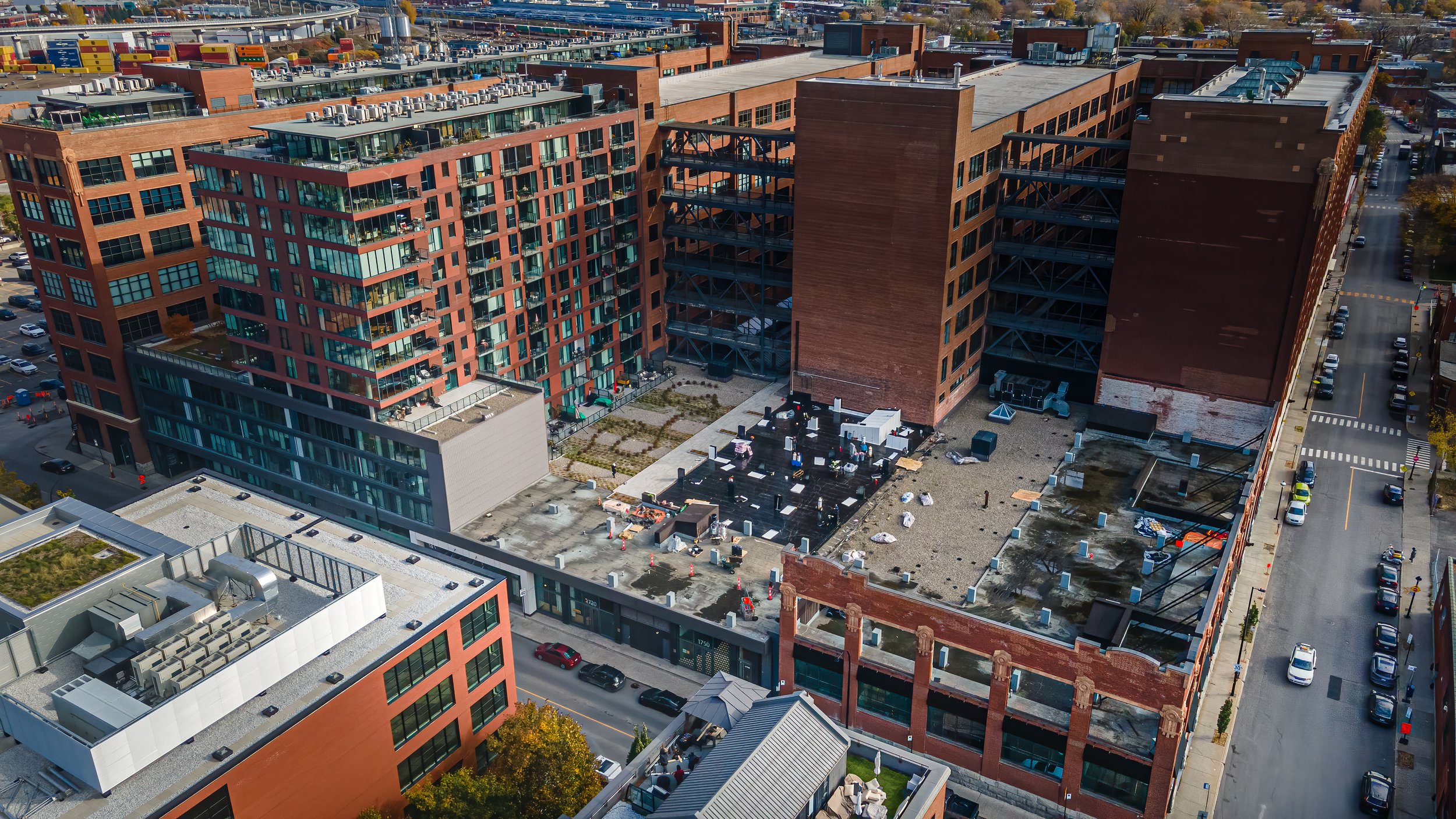 vue-aerienne-contruction-chantier-montreal-service-professionnel