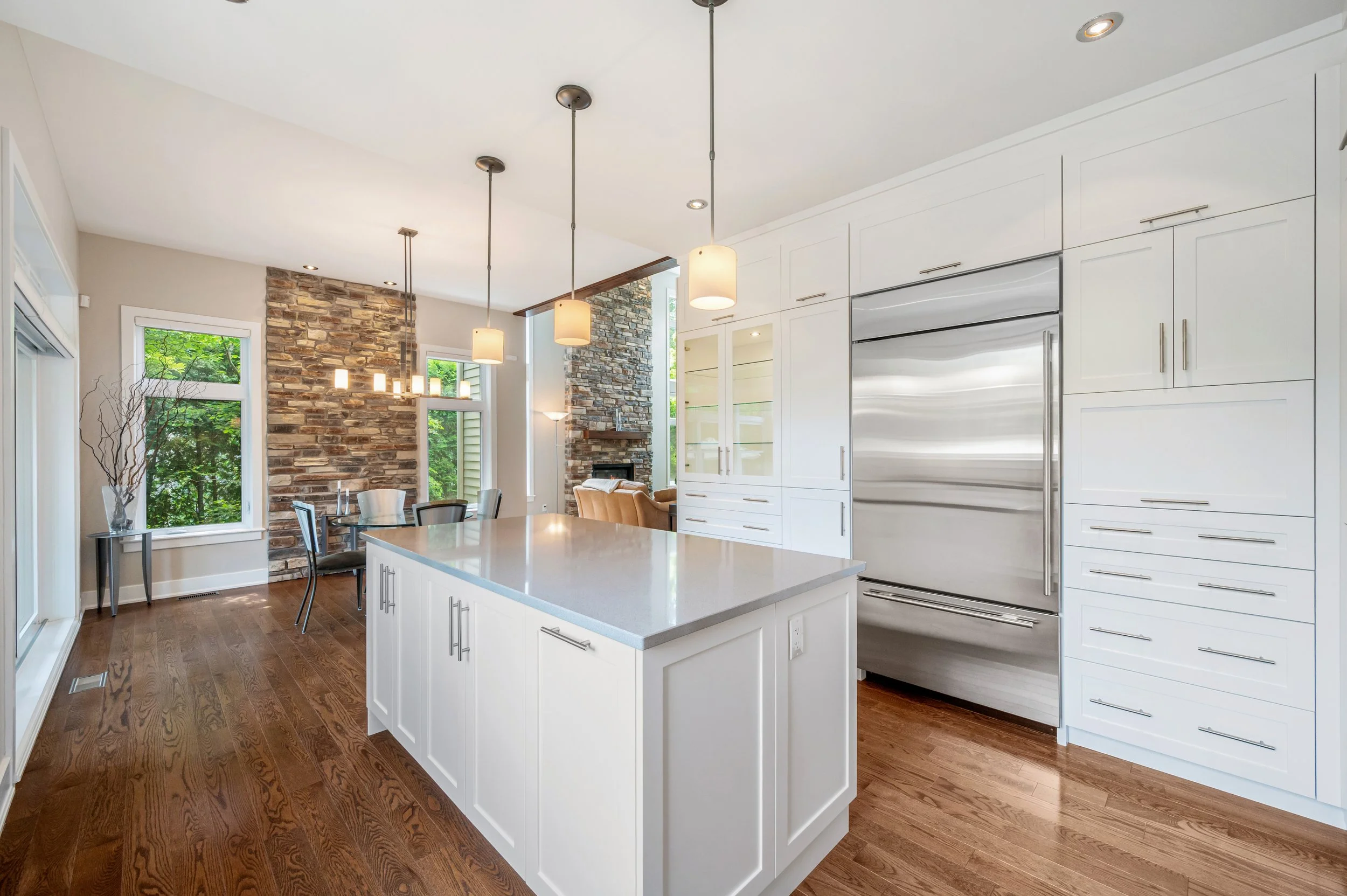 15_723 Rue des Passerins, Mont-Saint-Hilaire, QC.jpg