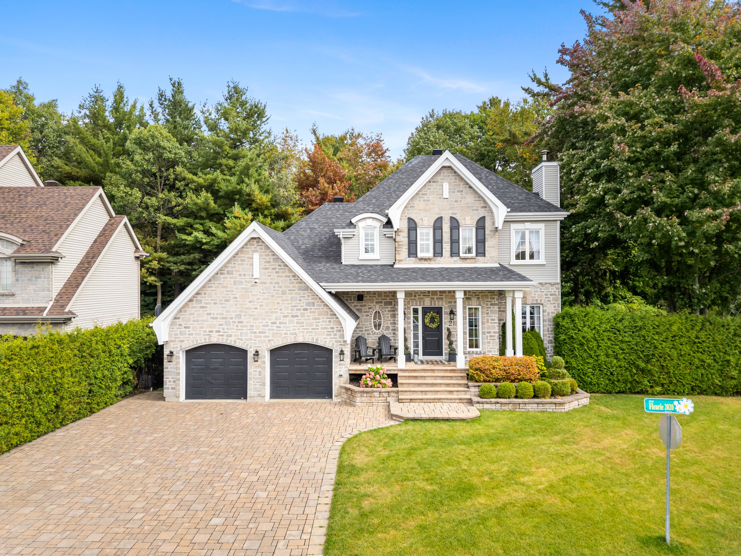 02_21 Av. des Sorbiers, Bois-des-Filion, QC.jpg