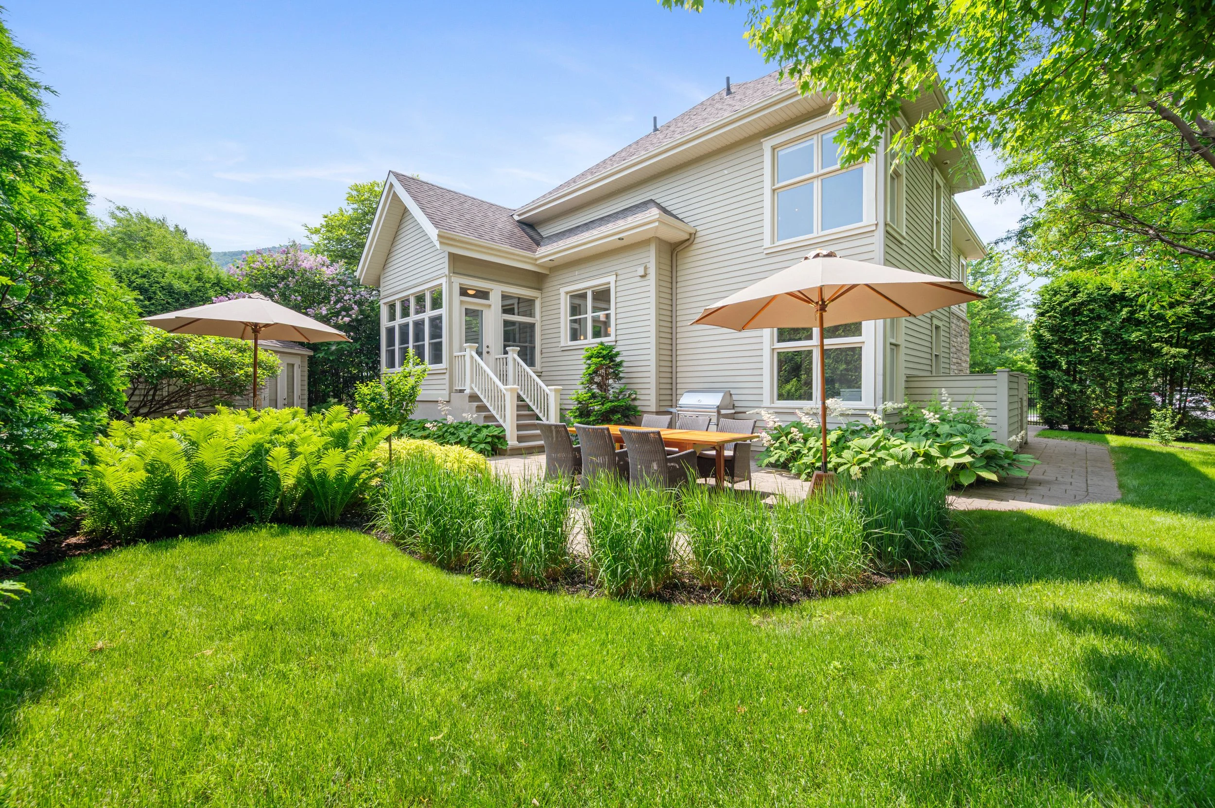 50_723 Rue des Passerins, Mont-Saint-Hilaire, QC.jpg