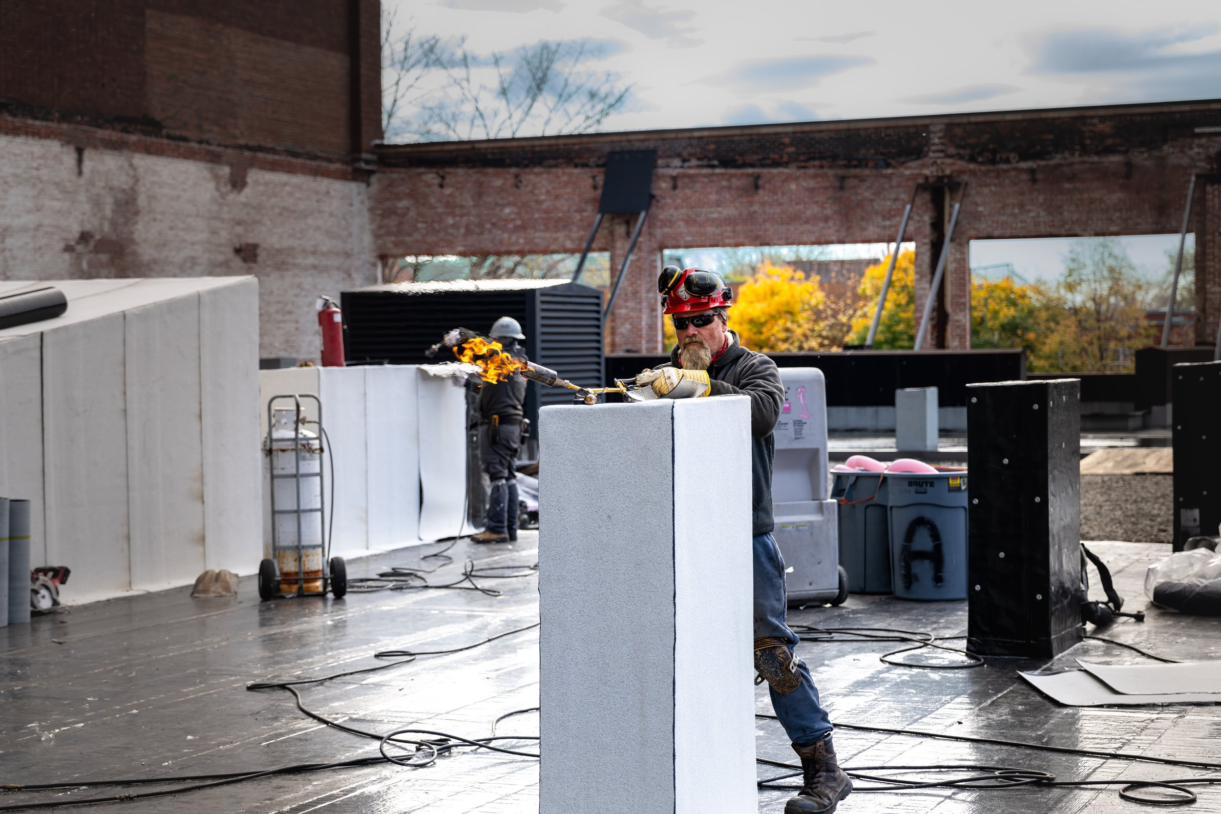 equipe-en-action-flame-toiture-photo-service