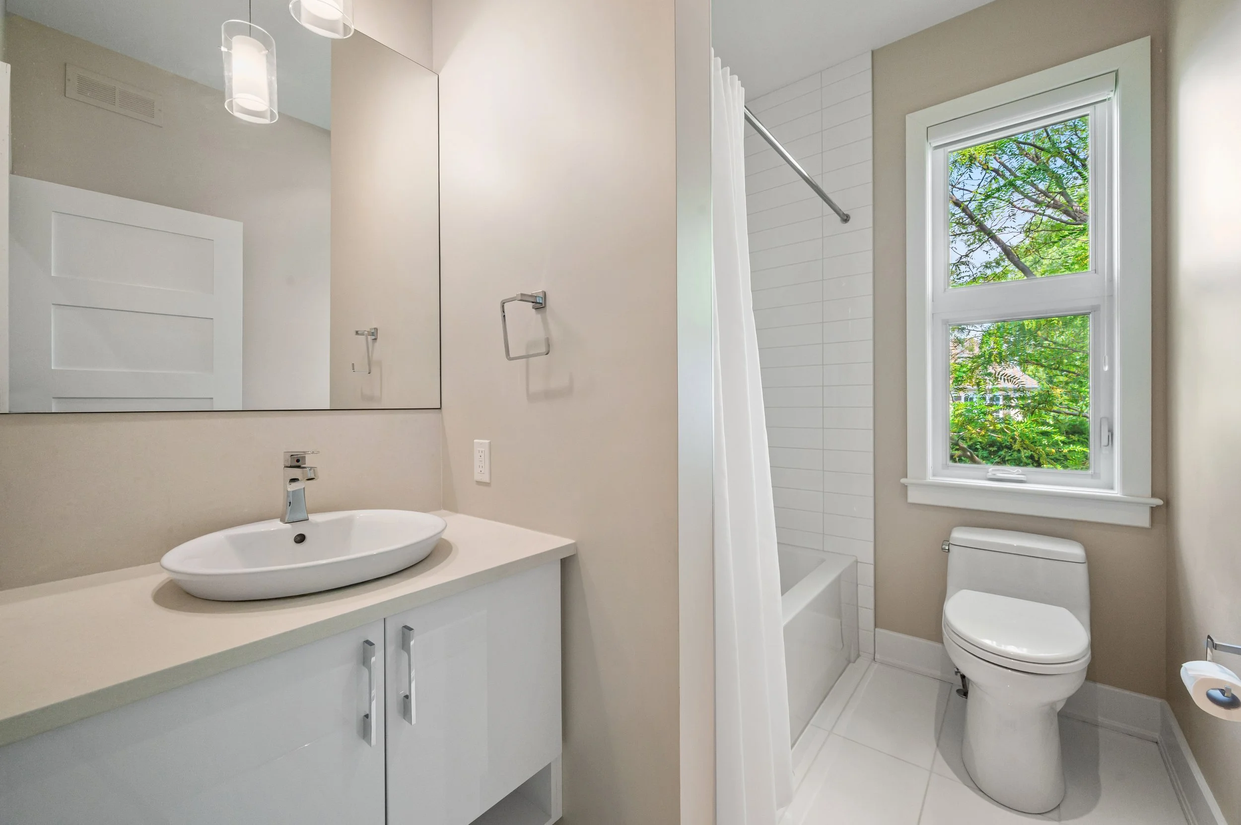 33_723 Rue des Passerins, Mont-Saint-Hilaire, QC.jpg