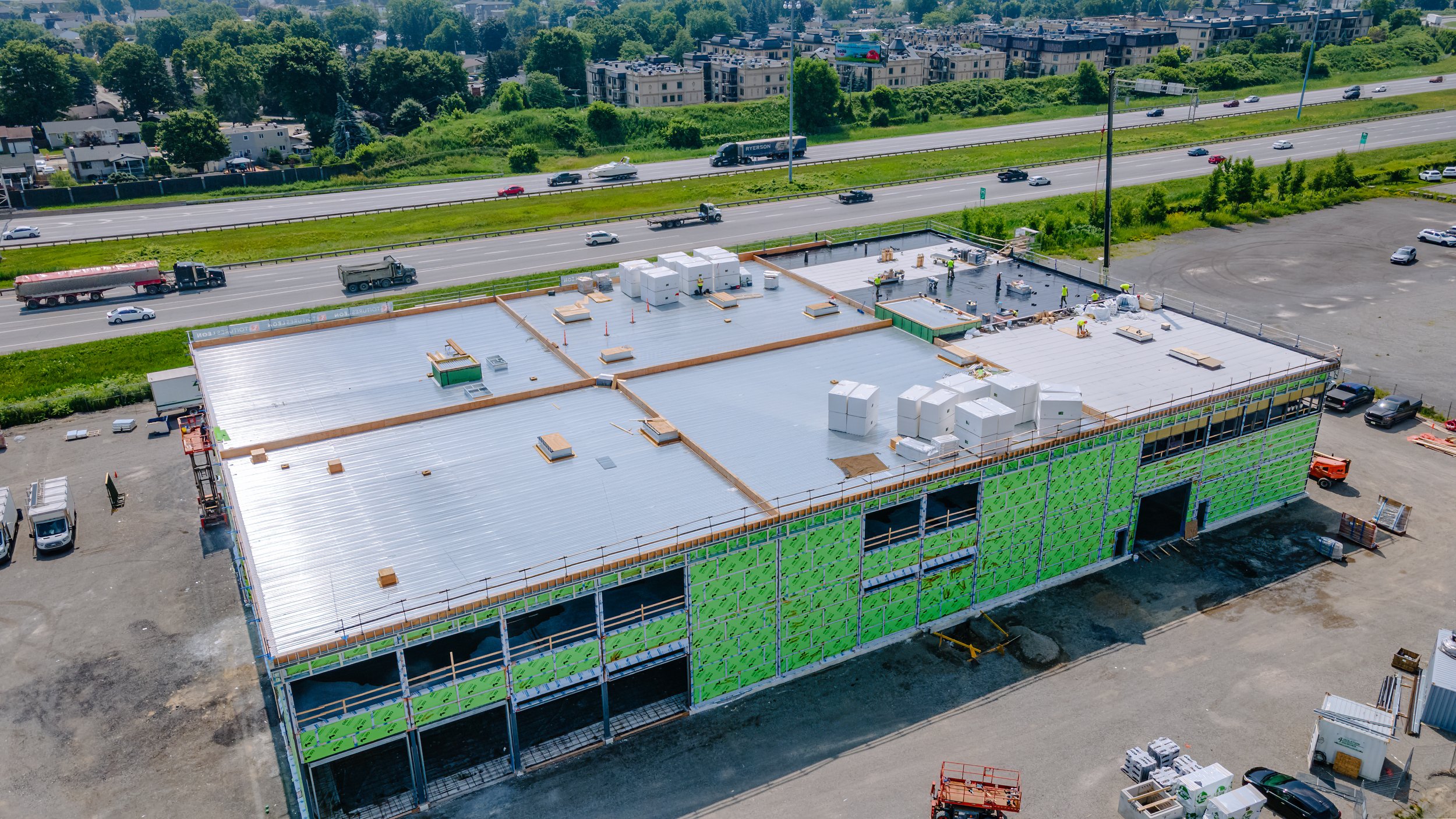 Drone-construction-rive-sud-Montreal-toiture