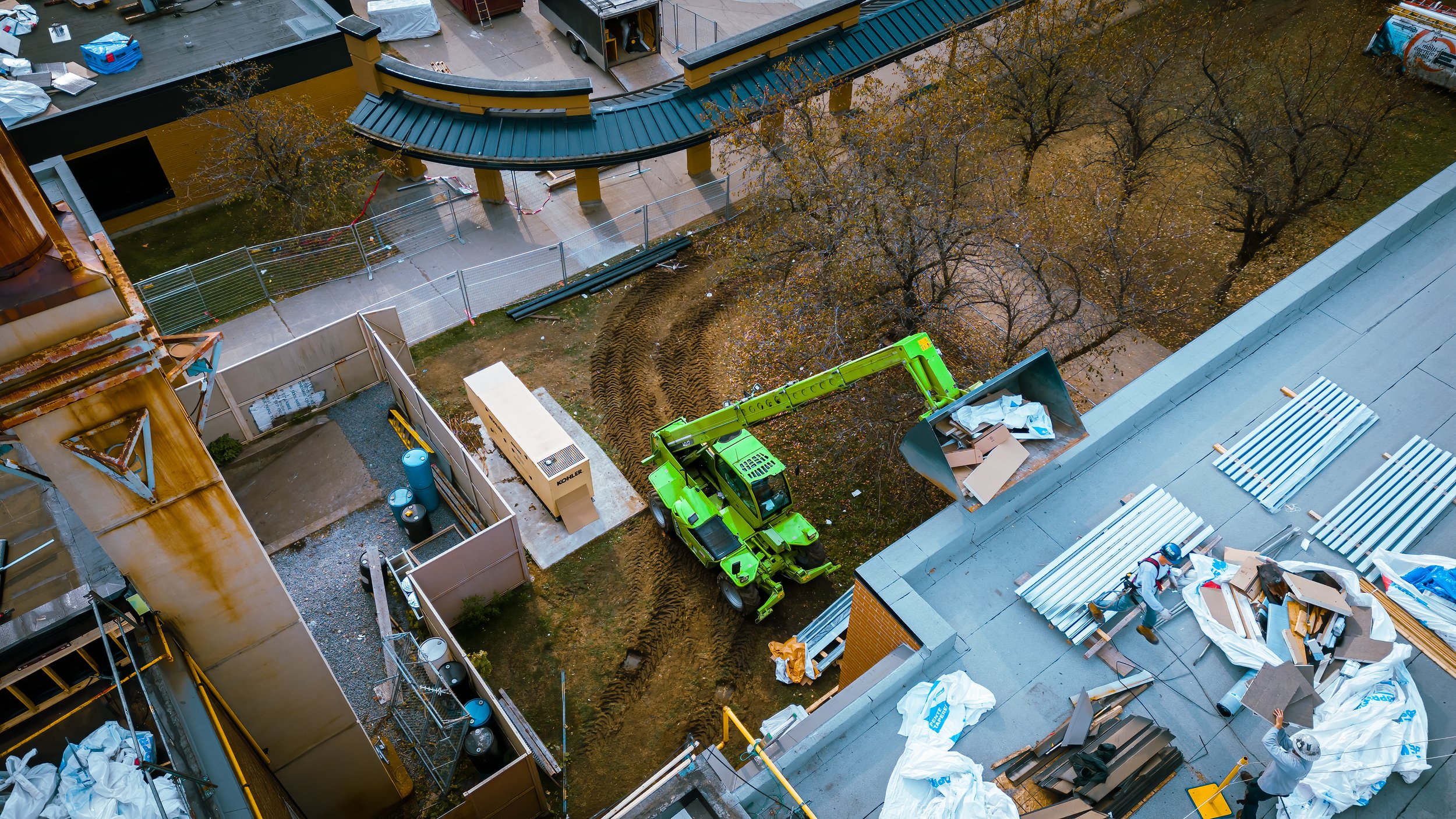 loader-vert-toiture-elastomere-ecole-skan3d-drone-professionnel