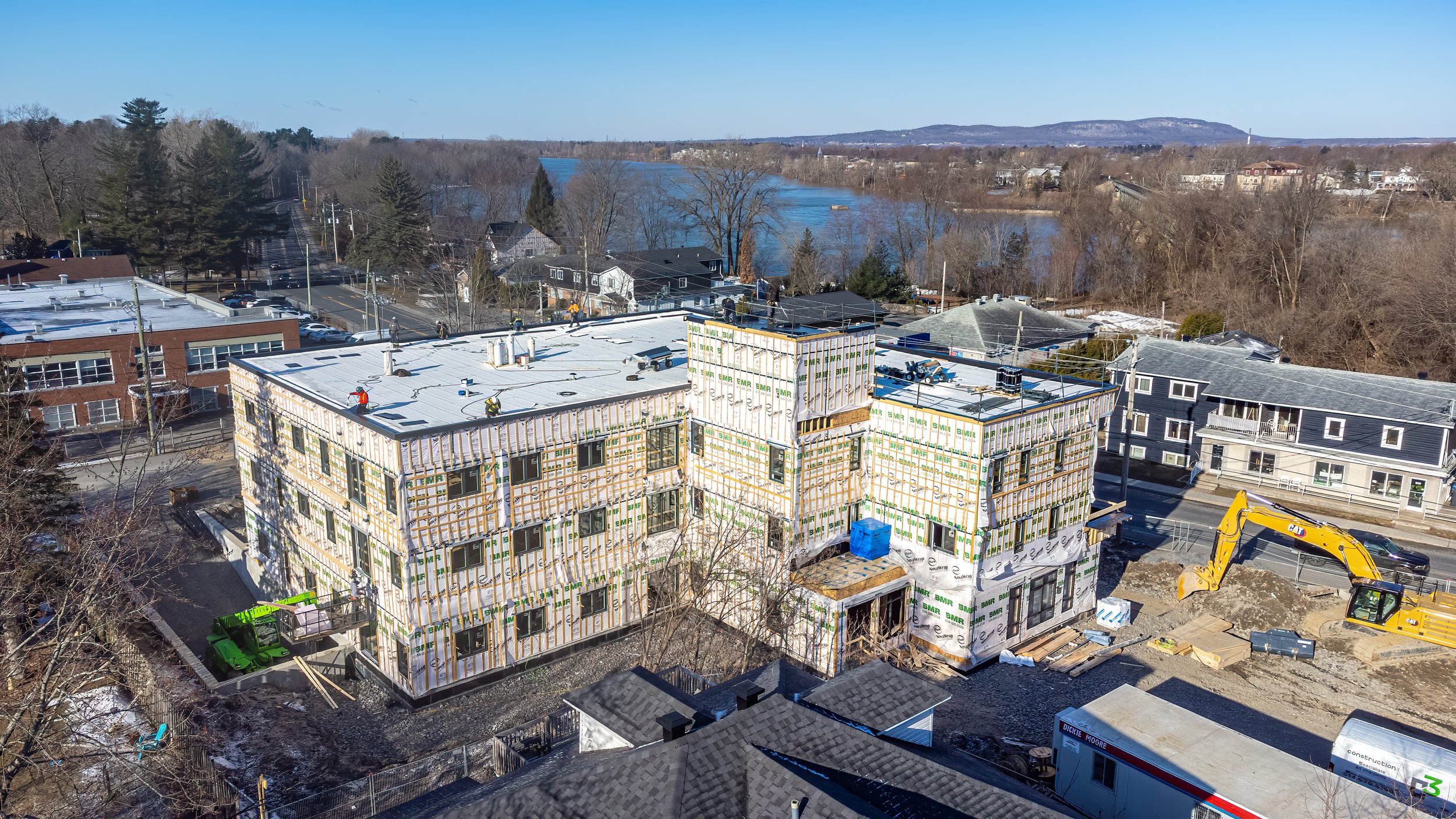 Otterburn-park-nouvelle-construction-chemin-des-patriotes