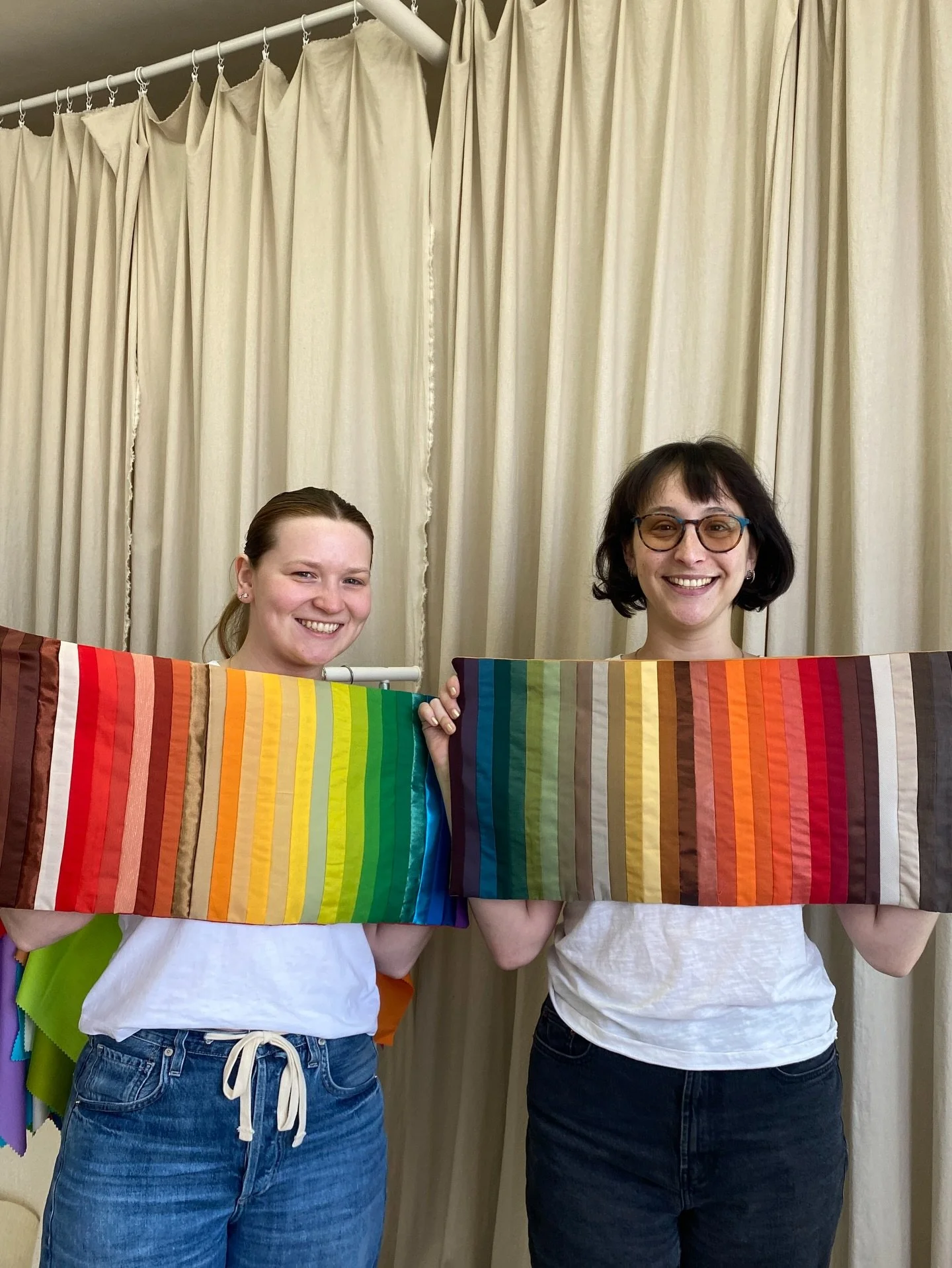 Group Color Analysis👯&zwj;♀️🎨✨

This Valentines, Galnetines or Lunar New Year, let&rsquo;s bring in some self-love session with your besties, partner or family members🫶🏽

Color analysis is a beautiful experience, and even more beautiful when this