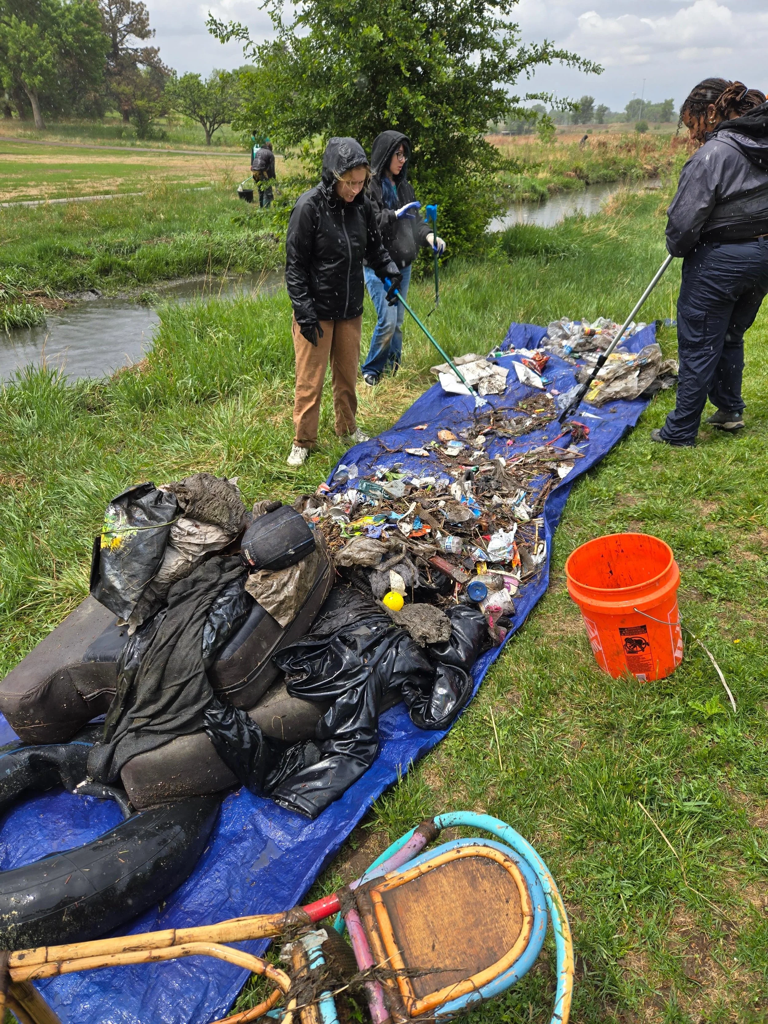 After the recent rains we were able to recover 480 lbs of trash from our litter boom at Weir Gulch! This demonstrates how effective these litter booms are at preventing trash from flowing downstream to the Denver South Platte River. #protecttheplatte