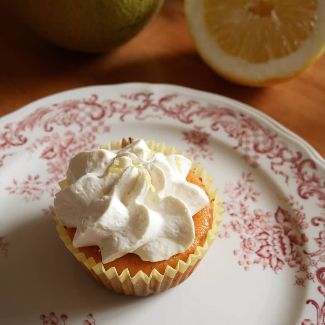 Zitronencupcakes mit Mascarpone-Sahne-Creme

#baking #citrus #lemon #madewithlove #cupcakesofinstagram #cupcake #waitingforsummer #mascarponecream