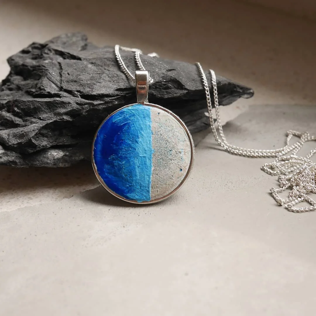 New necklaces online! Visit my shop via the link in my bio 🤗

#shopsmall #necklace #handmadejewellery #handmadeinberlin #etsy #concrete