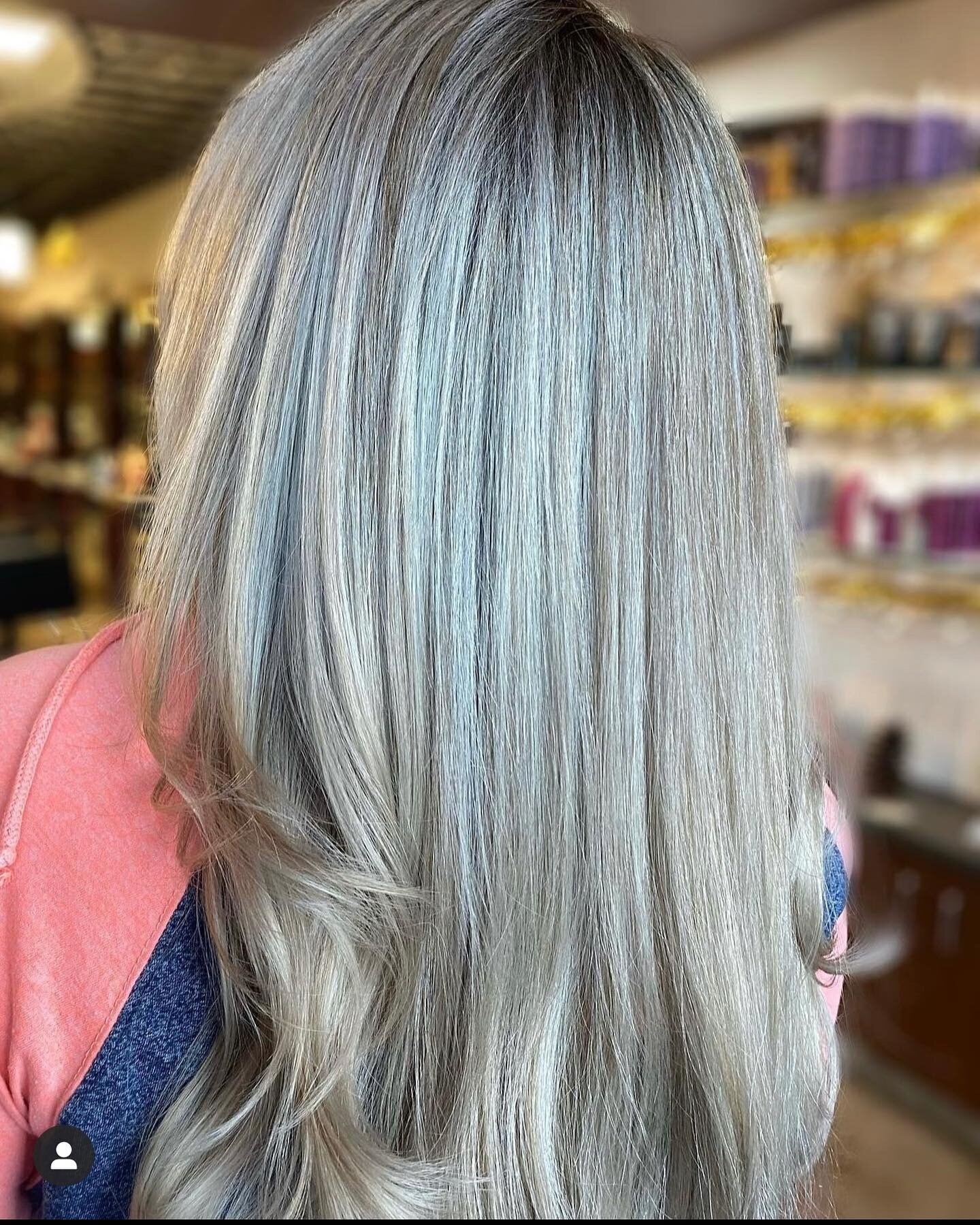 Happy Hump Day 🤩
.
.
.
Another day, another Blonde babe leaving the salon ✨
.
.
.
Created by: @hairbyvanessaprimeau 
.
.
.
#wellahair #wella #wellaprofessional #wellaeducation #wellalife #wellalove #eufora #euforainternational #euforapro #euforasalo