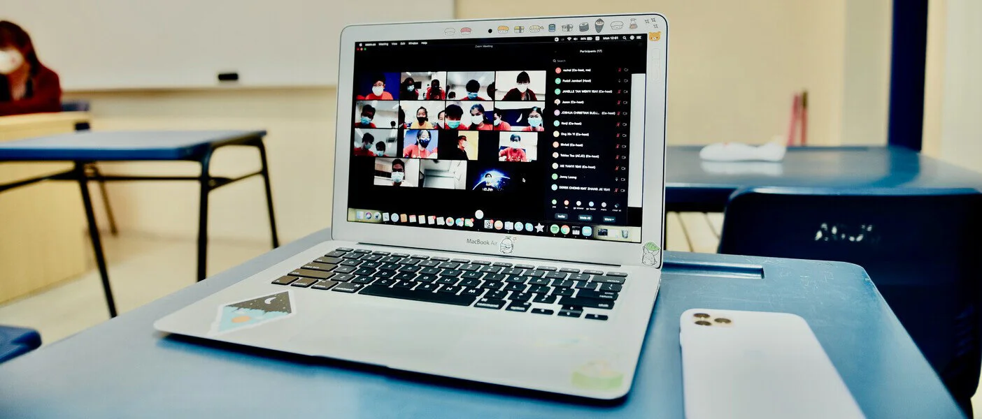 The Difference Between Online Courses and Offline Courses Delivered Online