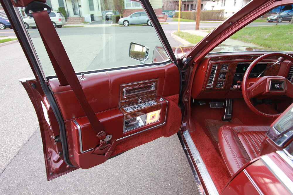 a1991+Fleetwood+Brougham+191.jpg